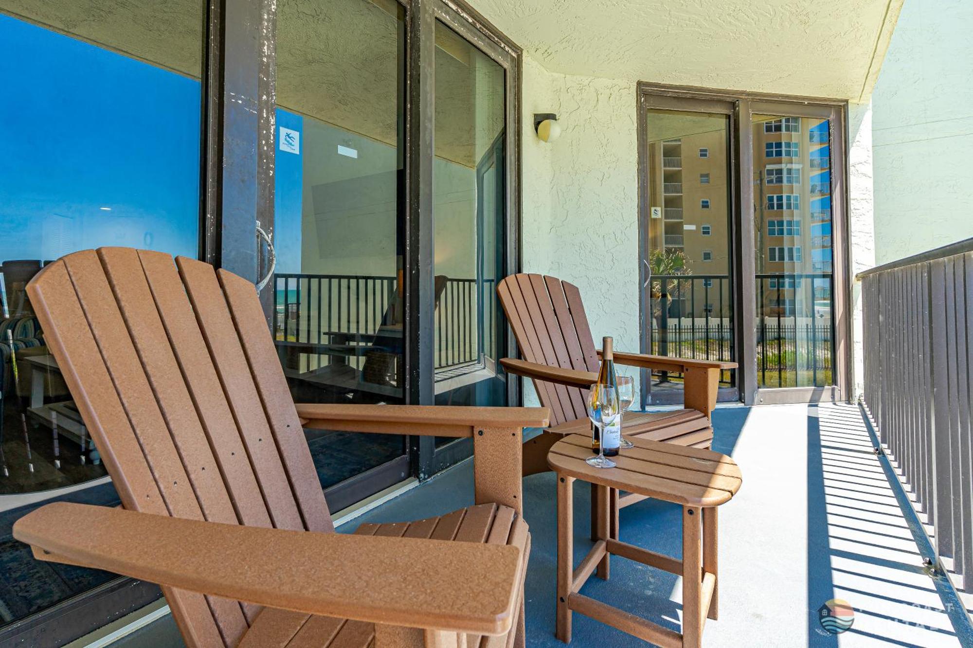 Ocean View Balcony Just Steps To The With Pool, Parking And Wi-fi! *