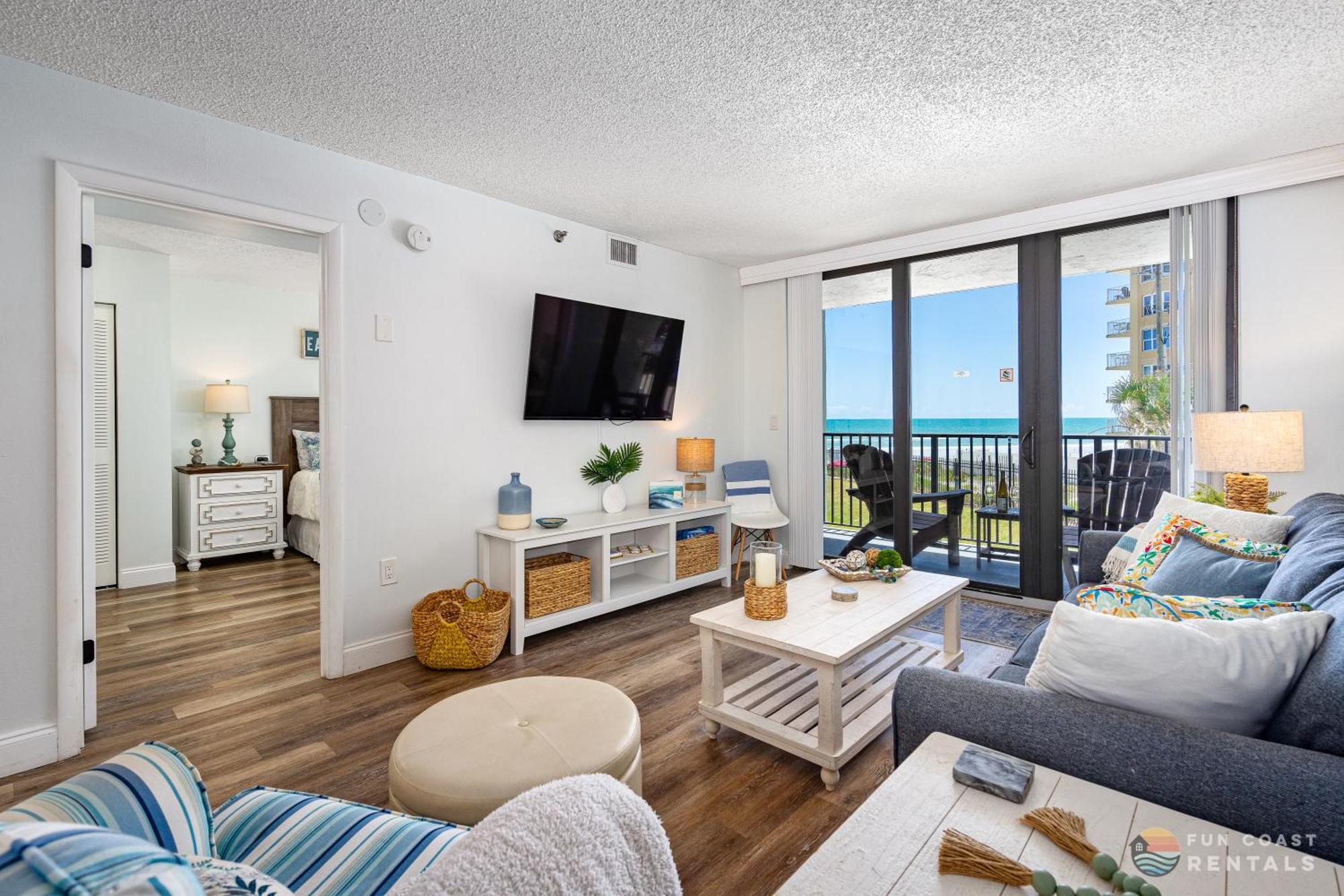 Apartment Ocean View Balcony Just Steps To The With Pool, Parking And Wi-fi! *
