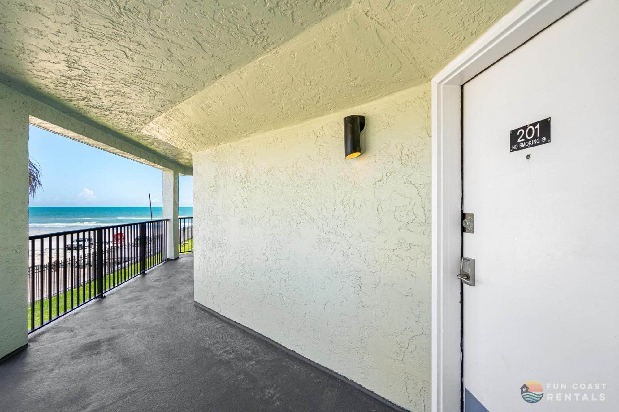 Ocean View Balcony Just Steps To The With Pool, Parking And Wi-fi! * New Smyrna Beach