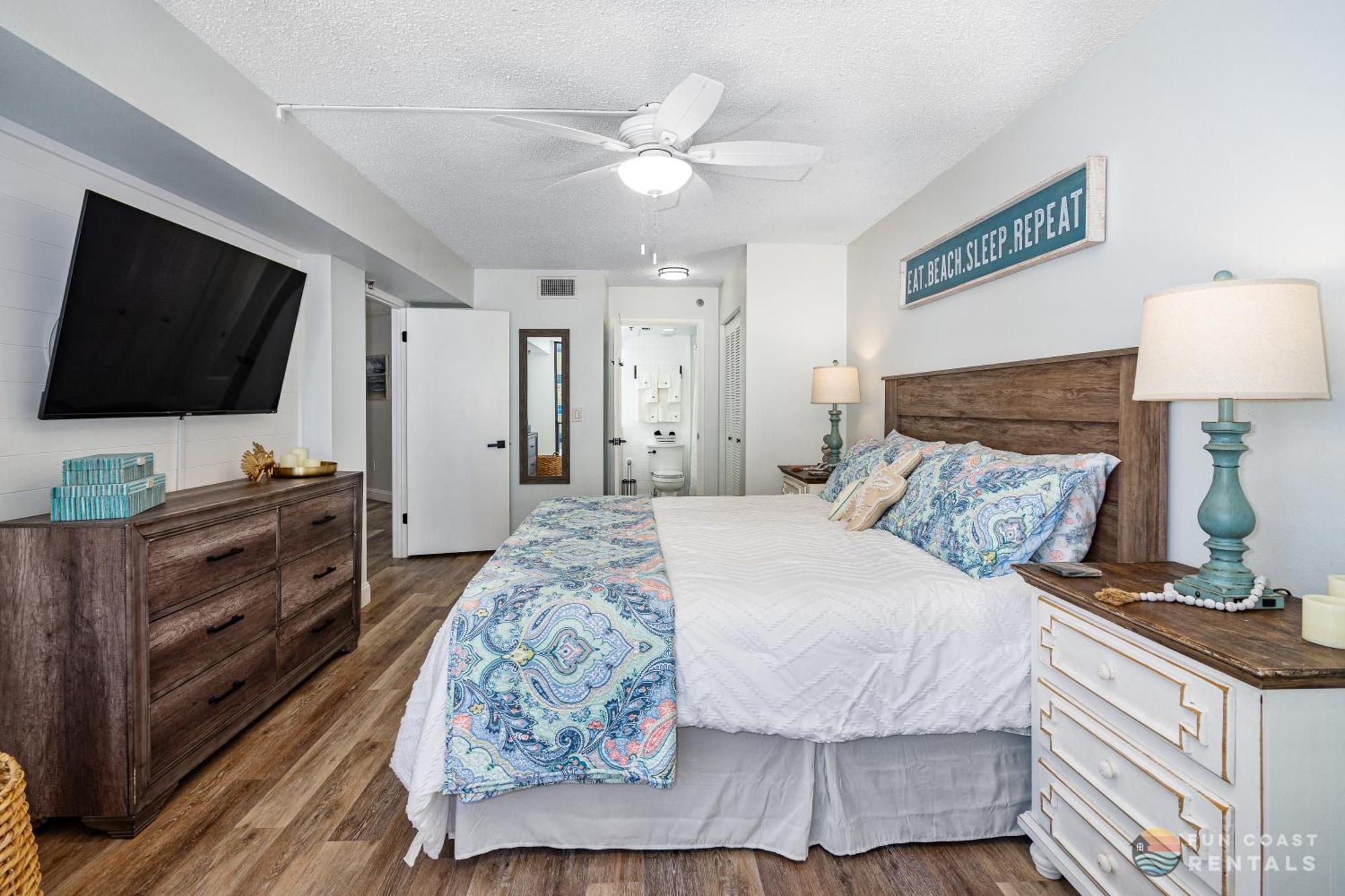 Apartment Ocean View Balcony Just Steps To The With Pool, Parking And Wi-fi! *
