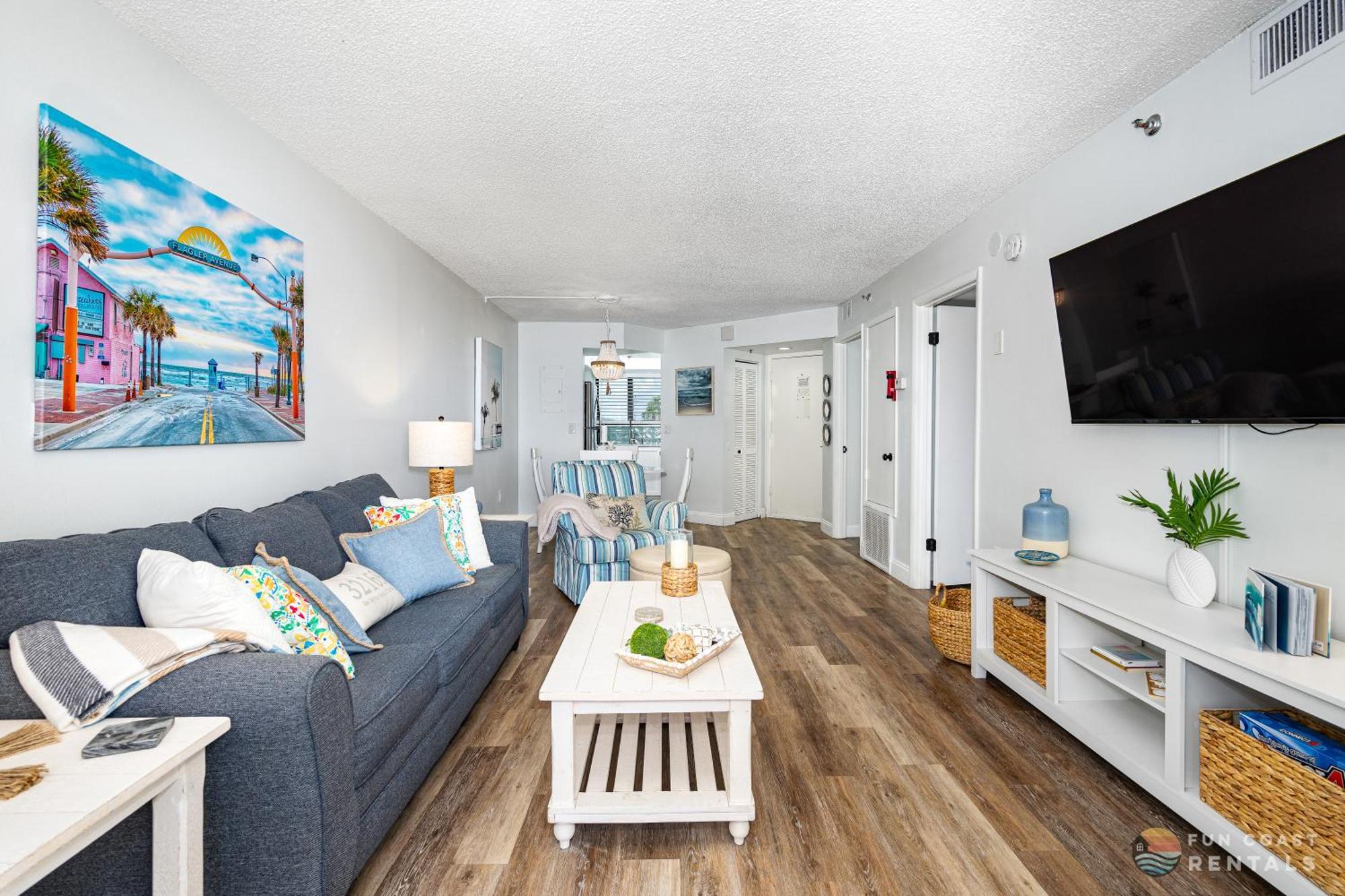 Ocean View Balcony Just Steps To The With Pool, Parking And Wi-fi! Apartment *