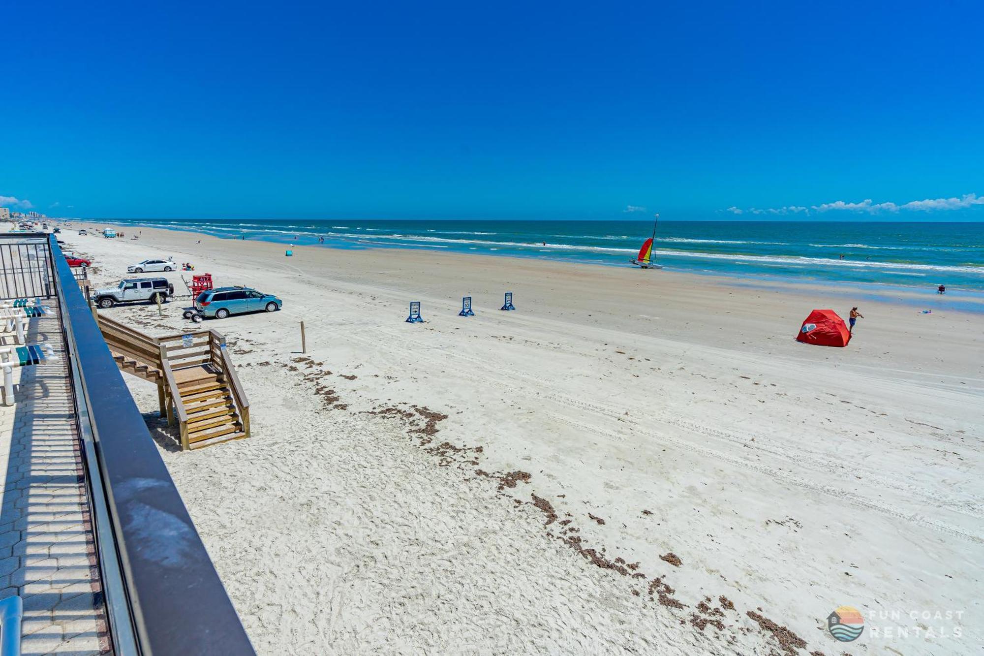 Ocean View Balcony Just Steps To The With Pool, Parking And Wi-fi! *