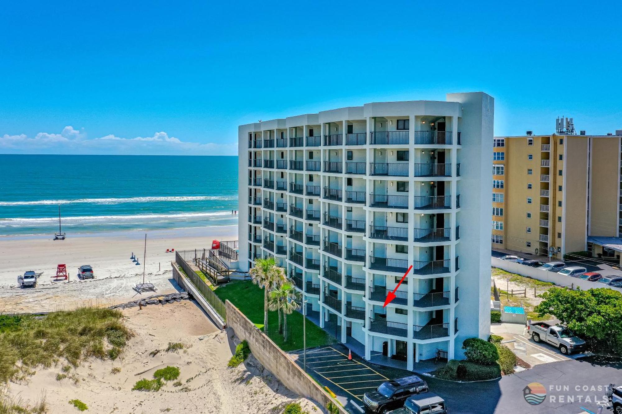 Apartment Ocean View Balcony Just Steps To The With Pool, Parking And Wi-fi! New Smyrna Beach
