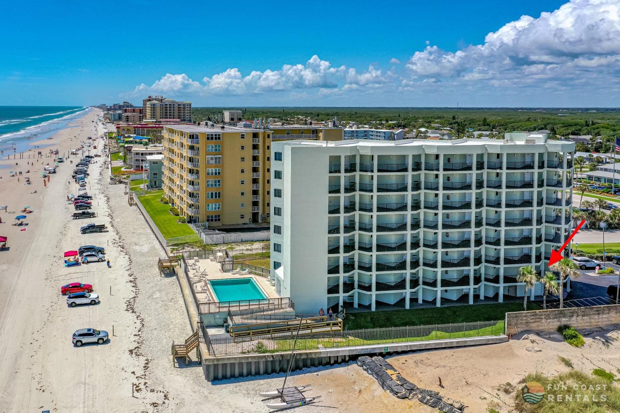 Ocean View Balcony Just Steps To The With Pool, Parking And Wi-fi!