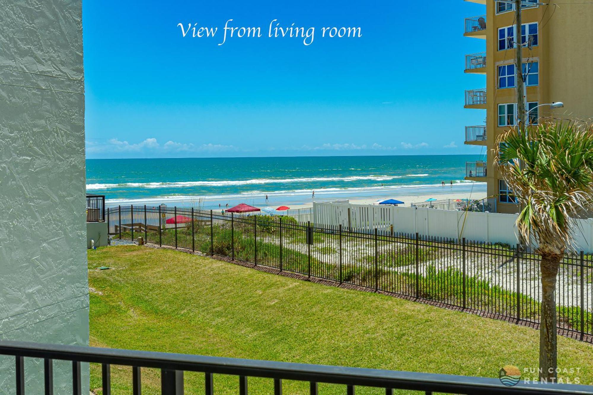 Ocean View Balcony Just Steps To The With Pool, Parking And Wi-fi! Apartment *