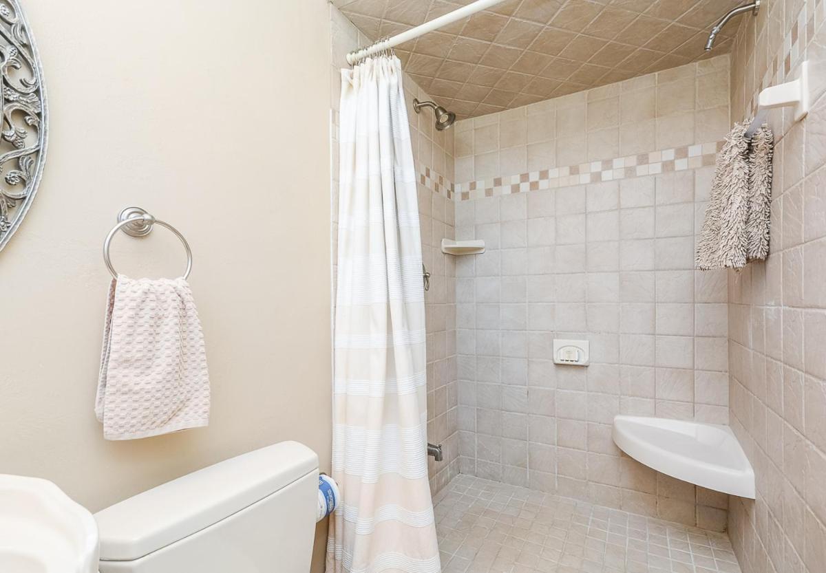 North Beauty - Lovely Across The Street From The Beach. 1814b Holiday home
