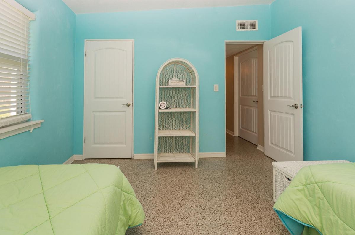 Holiday home North Beauty - Lovely Across The Street From The Beach. 1814b New Smyrna Beach