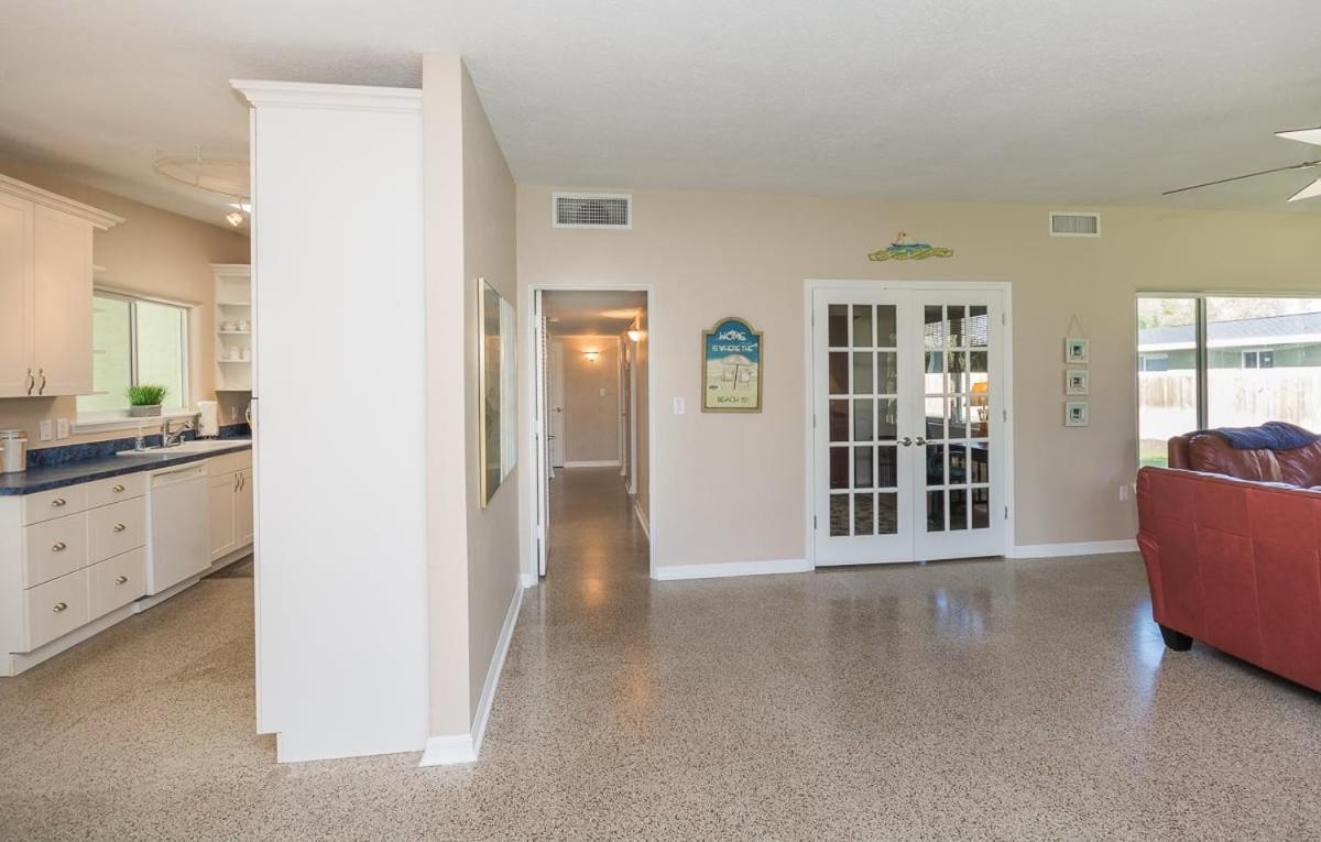 North Beauty - Lovely Across The Street From The Beach. 1814b * New Smyrna Beach