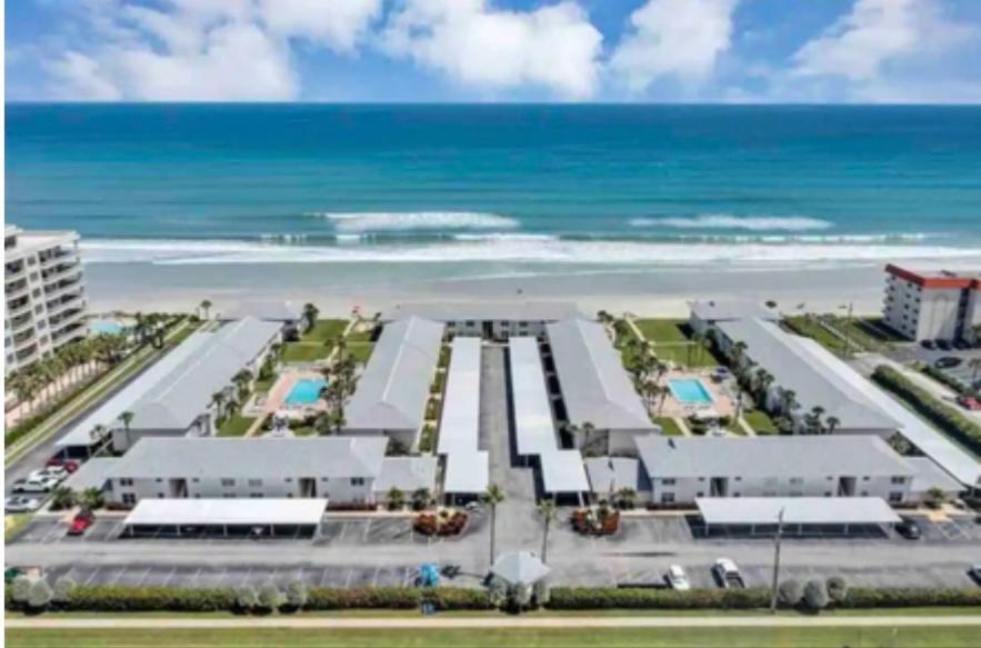 Beachside Serenity Private Balcony With Ocean View, Heated Pool, Bbq, King Bed Apartment
