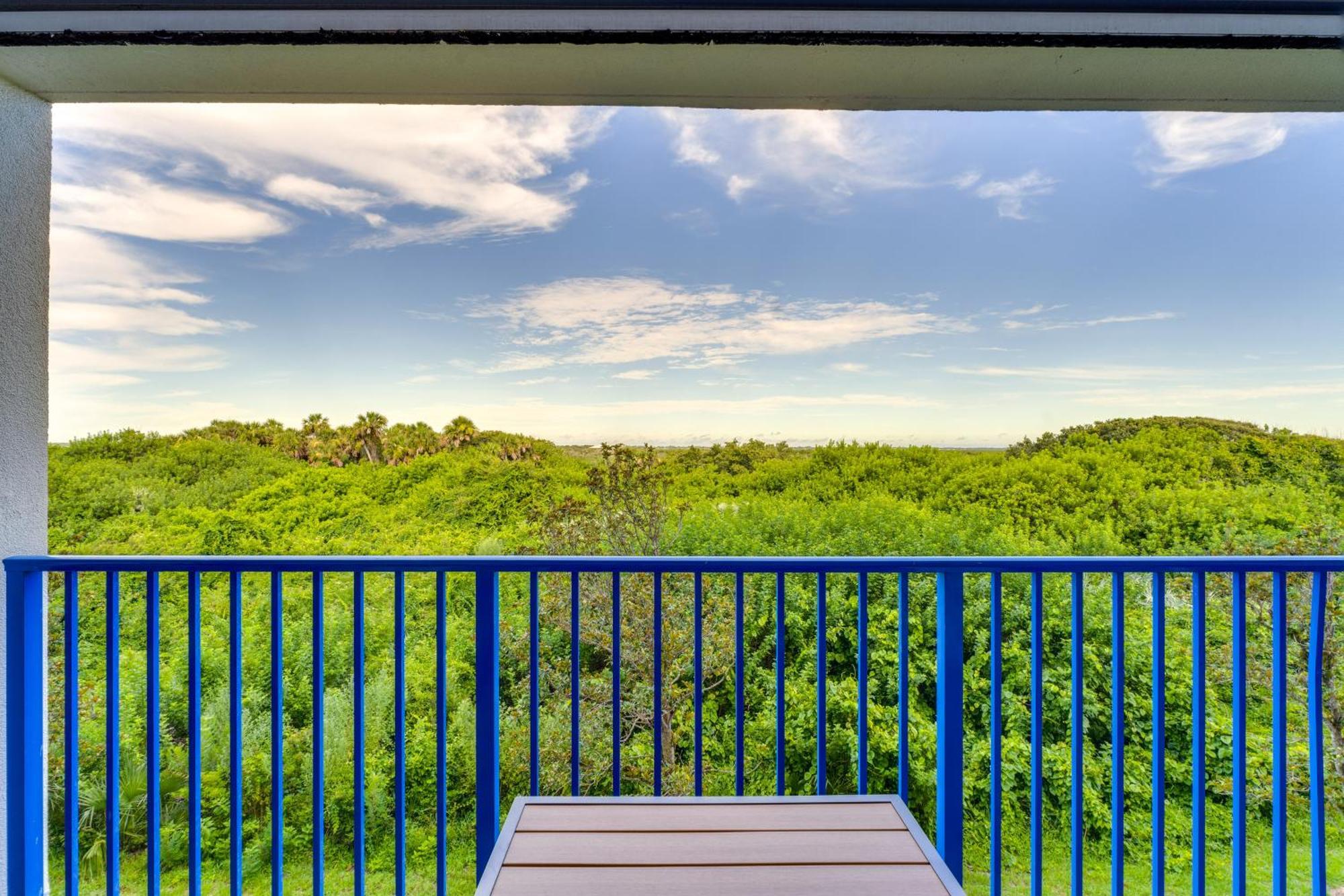 New Smyrna With Balcony And Pool Access Apartment