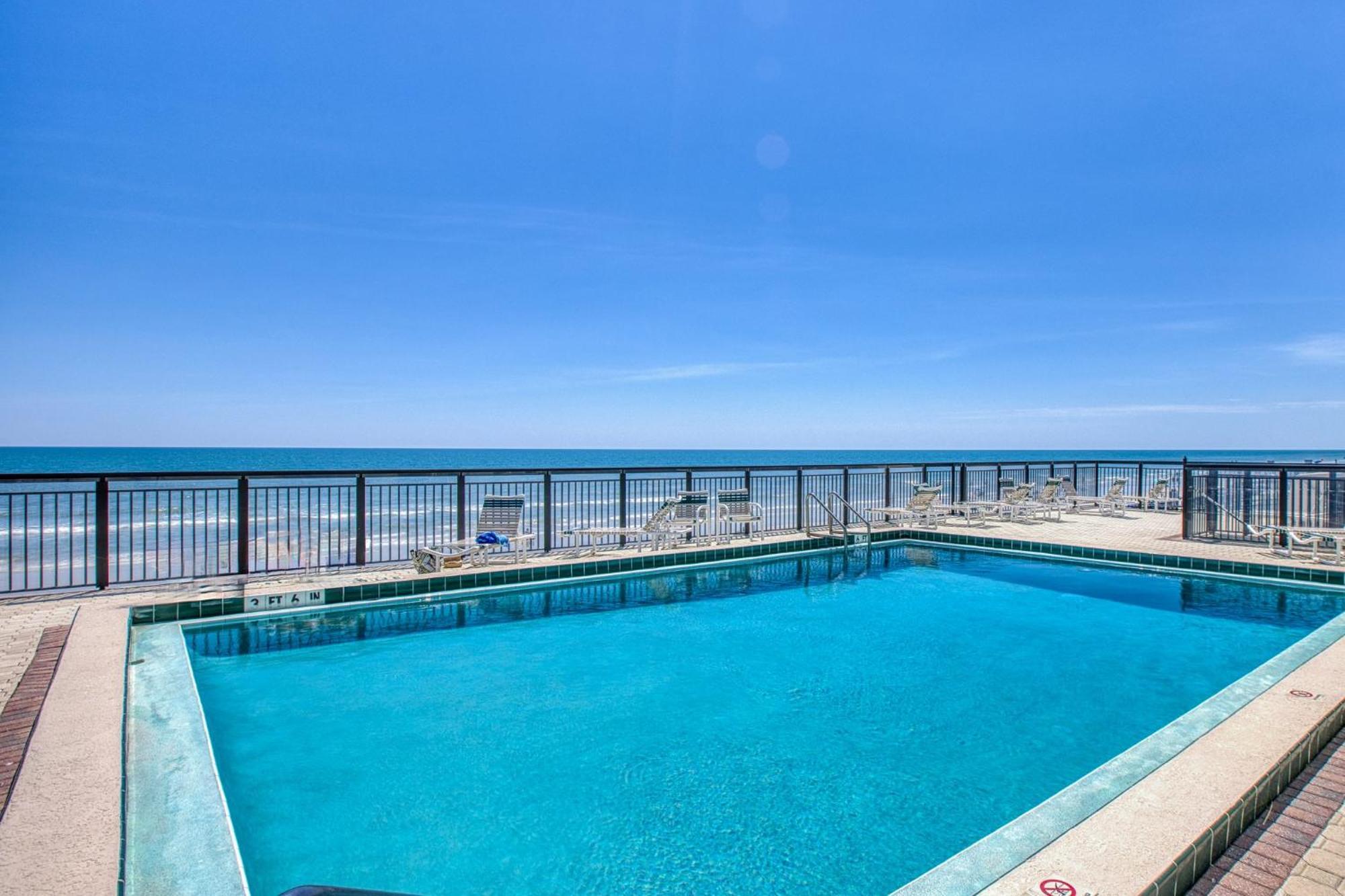 Apartment Ocean View With A Beachfront Pool At Ocean Trillium ~ 102