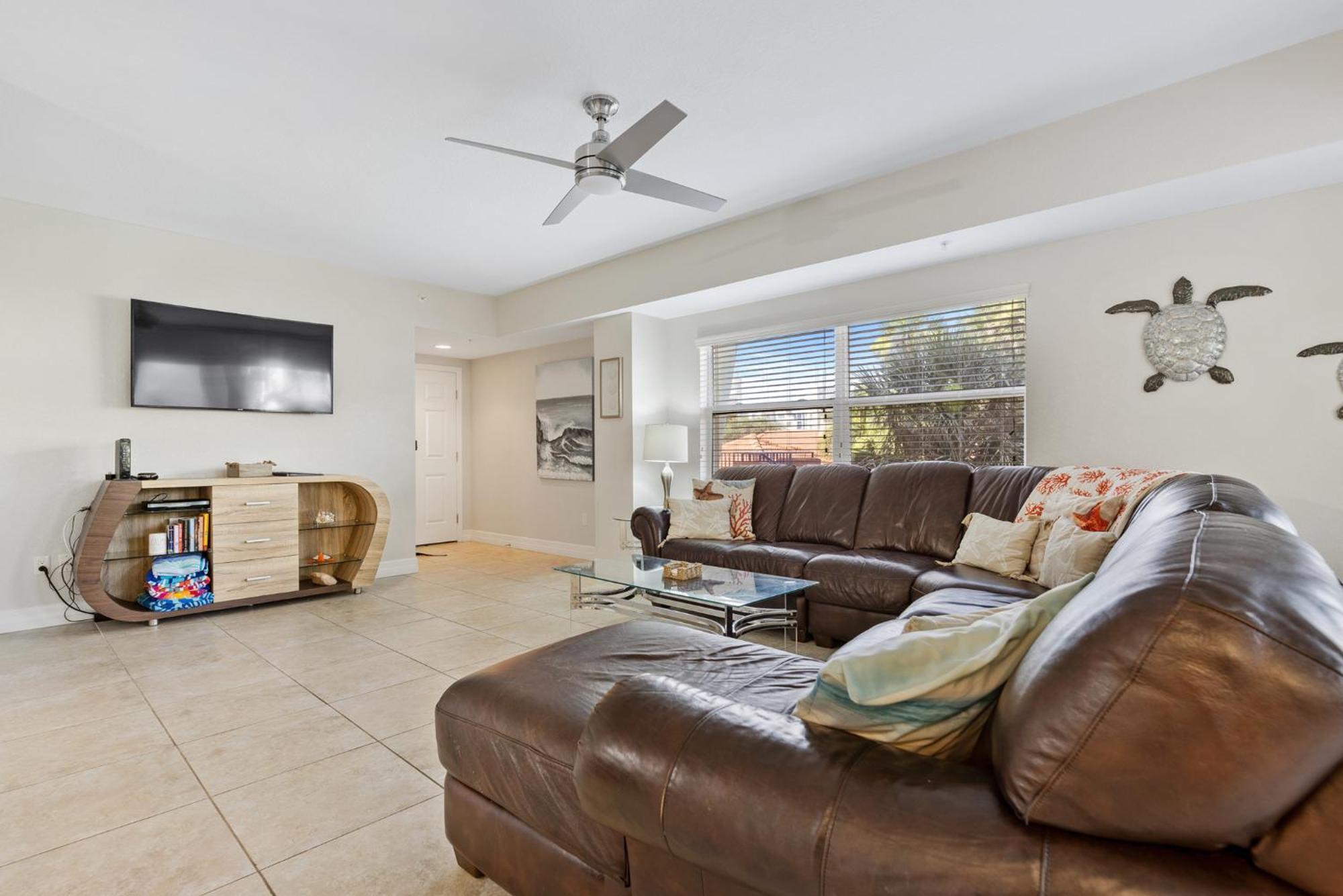 Ocean View Next To Pool And Amenities Corner Unit 3 Balconies Ow20-201 *