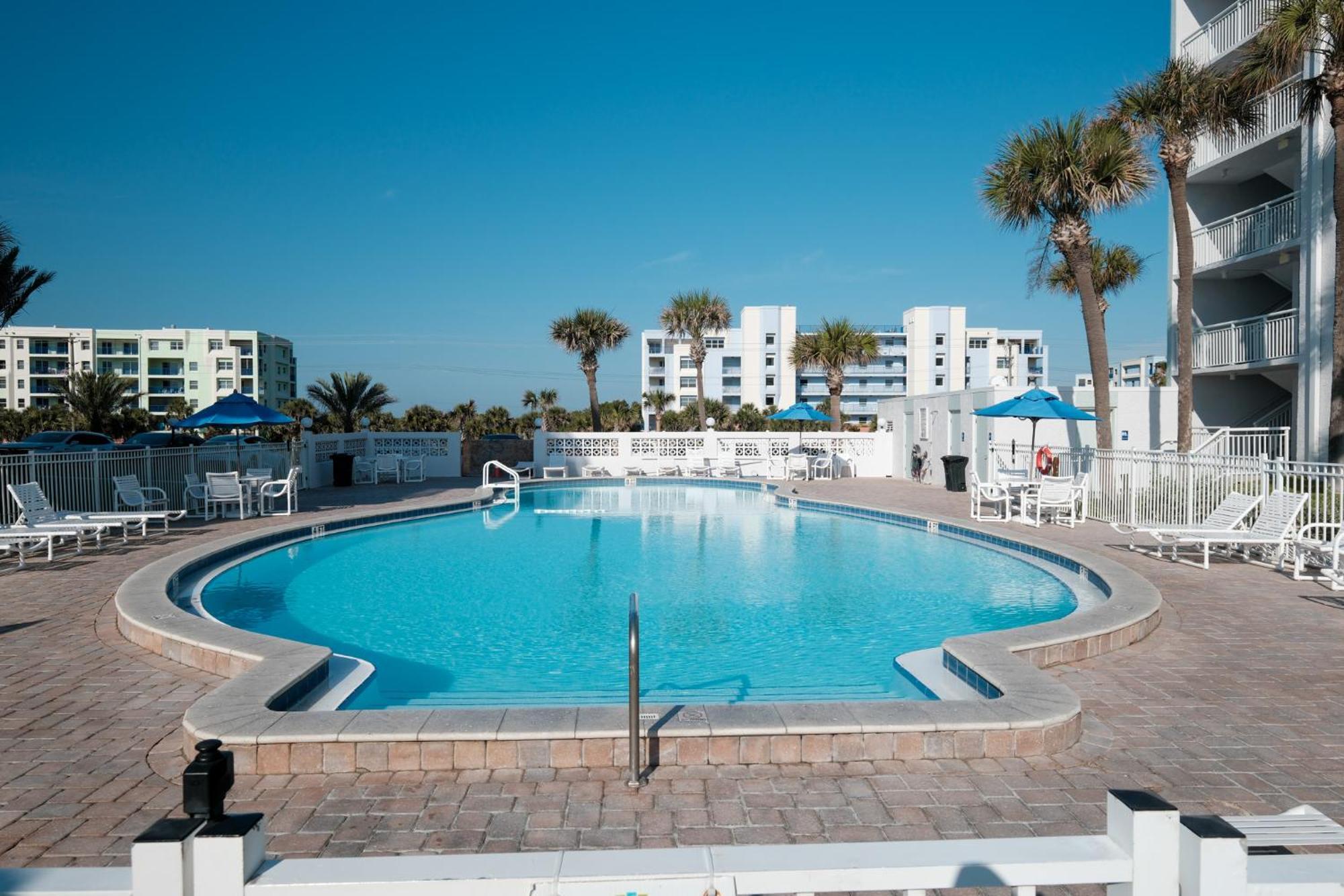 Holiday home Direct Oceanfront Corner Condo, No-drive New Smyrna Beach, Large Southern Facing Balcony New Smyrna Beach