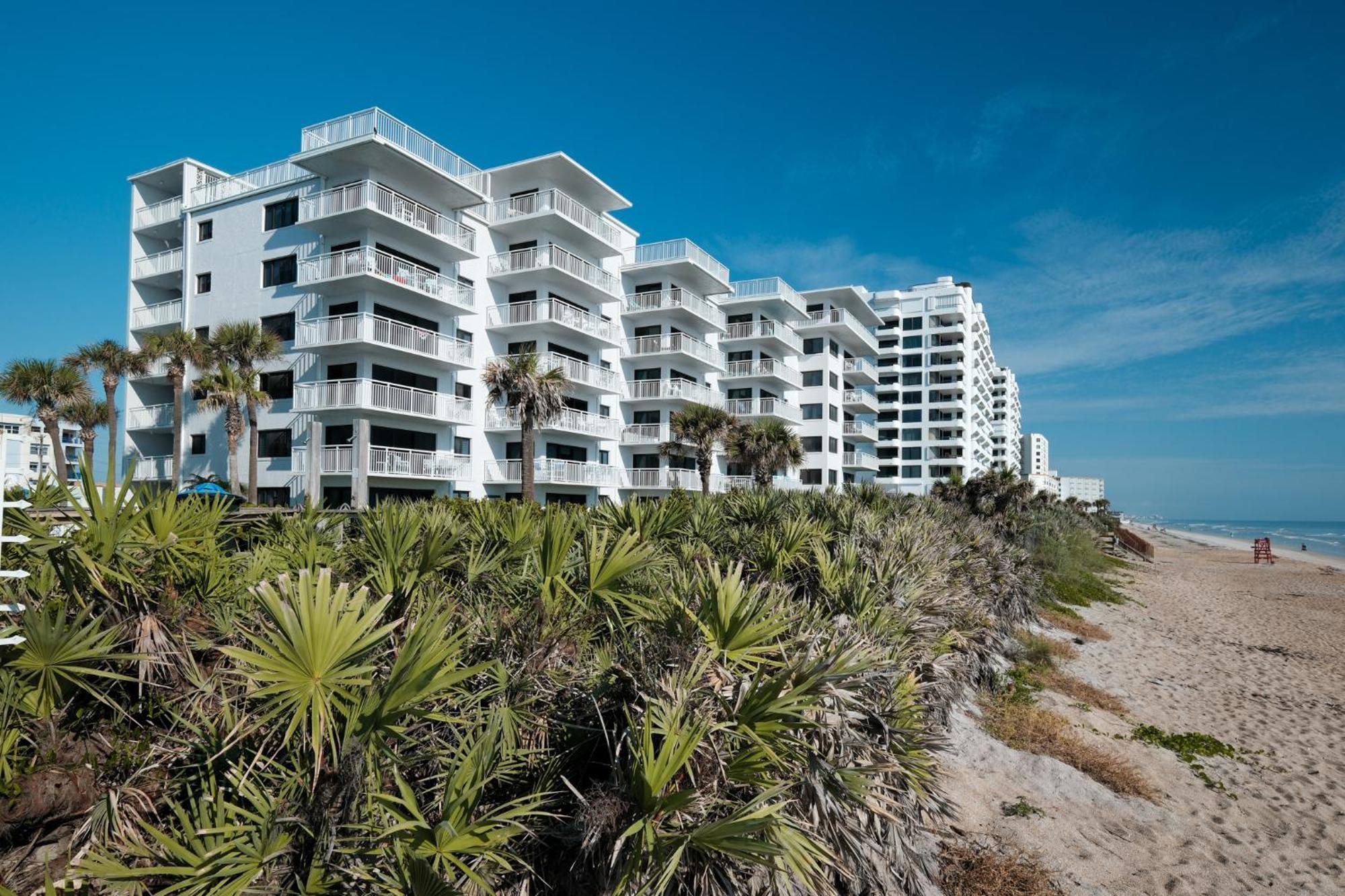 Direct Oceanfront Corner Condo, No-drive New Smyrna Beach, Large Southern Facing Balcony Holiday home