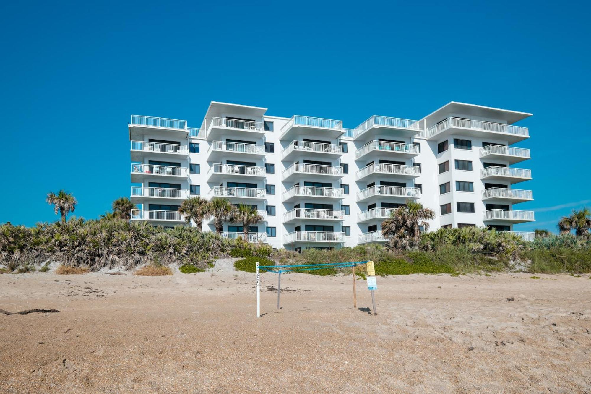 Direct Oceanfront Corner Condo, No-drive New Smyrna Beach, Large Southern Facing Balcony *