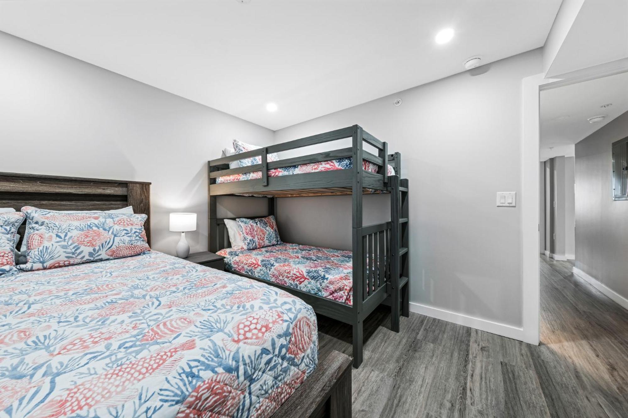 Holiday home Direct Oceanfront Corner Condo, No-drive New Smyrna Beach, Large Southern Facing Balcony New Smyrna Beach