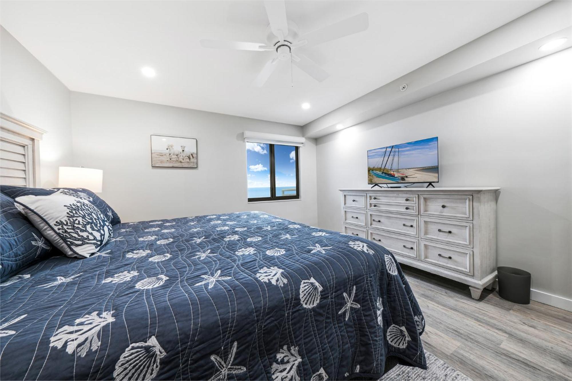 Direct Oceanfront Corner Condo, No-drive New Smyrna Beach, Large Southern Facing Balcony *
