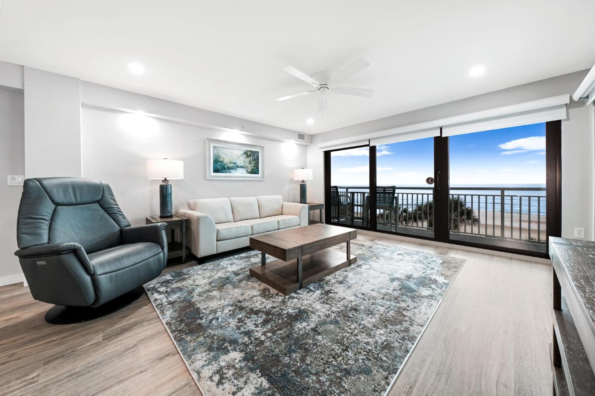 Direct Oceanfront Corner Condo, No-drive New Smyrna Beach, Large Southern Facing Balcony Holiday home