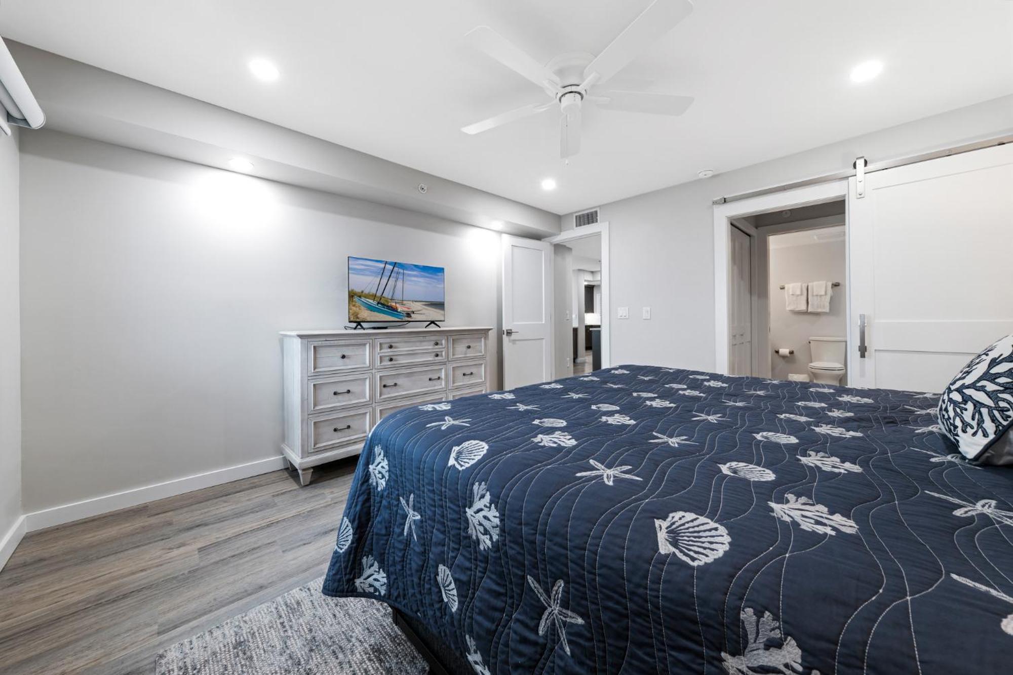 Direct Oceanfront Corner Condo, No-drive New Smyrna Beach, Large Southern Facing Balcony Holiday home