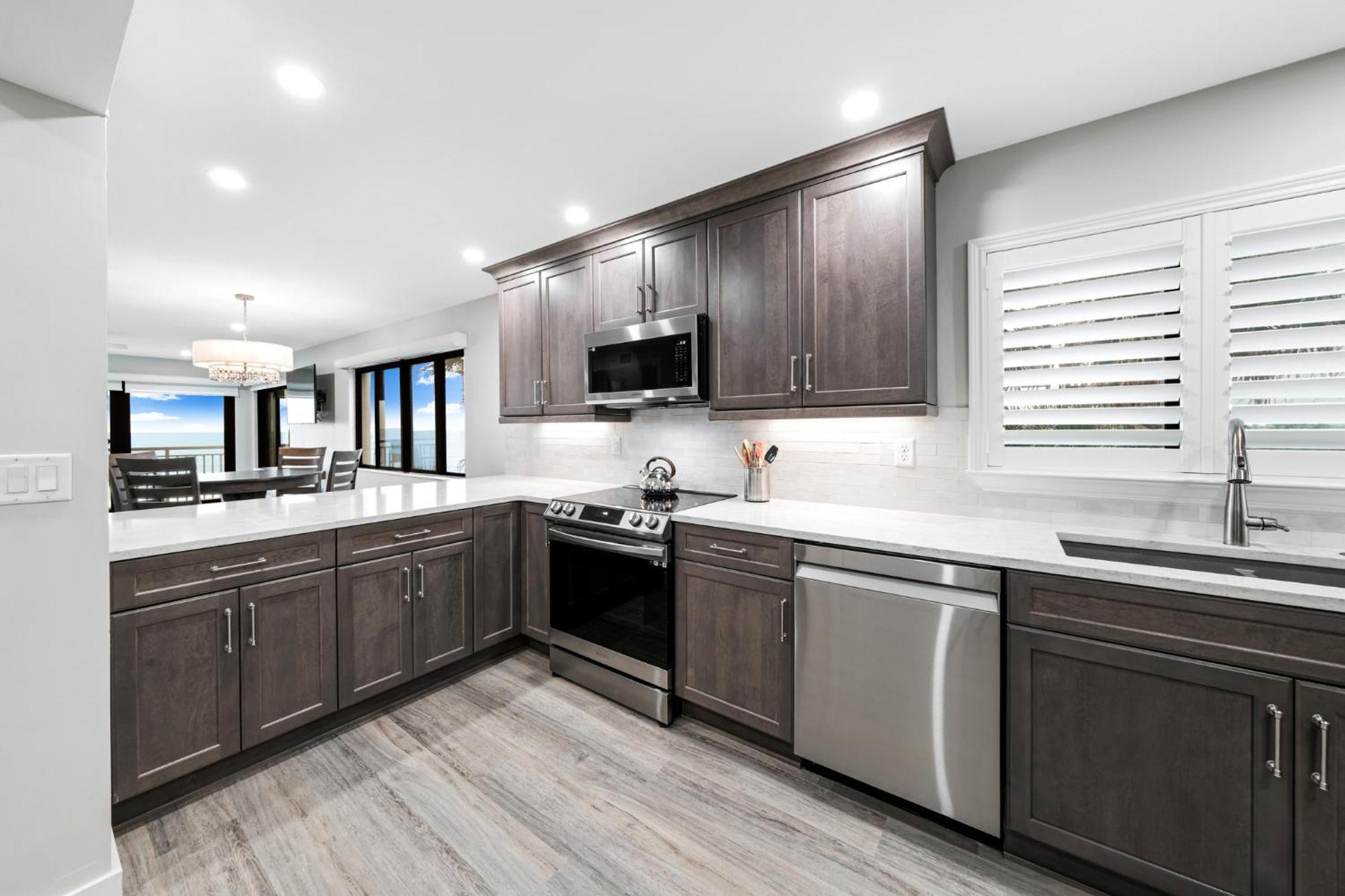 Holiday home Direct Oceanfront Corner Condo, No-drive New Smyrna Beach, Large Southern Facing Balcony *