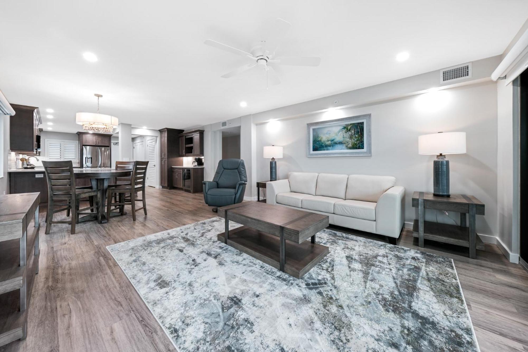 Direct Oceanfront Corner Condo, No-drive New Smyrna Beach, Large Southern Facing Balcony Holiday home *