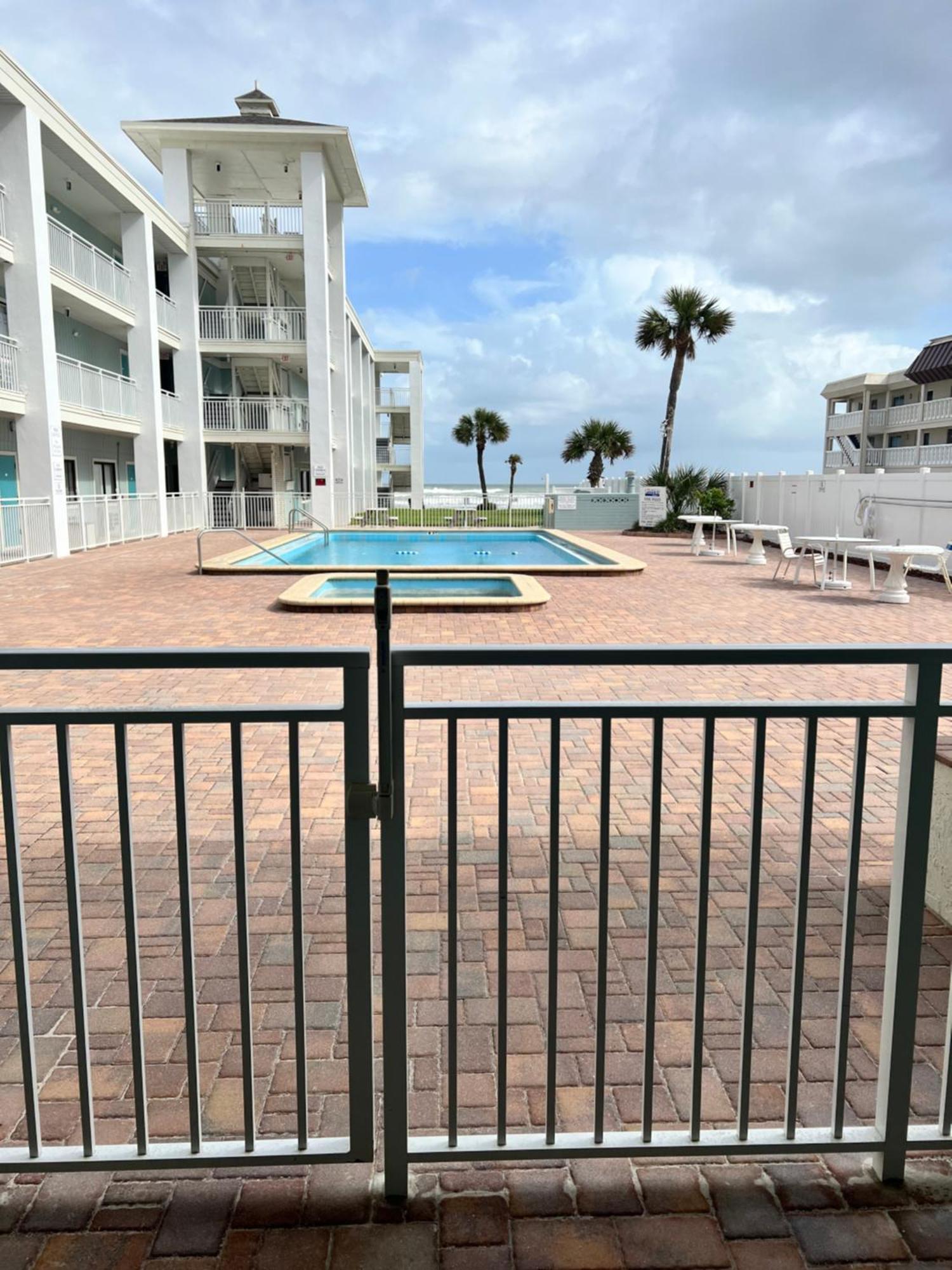 Aparthotel Coastal Waters 103 *