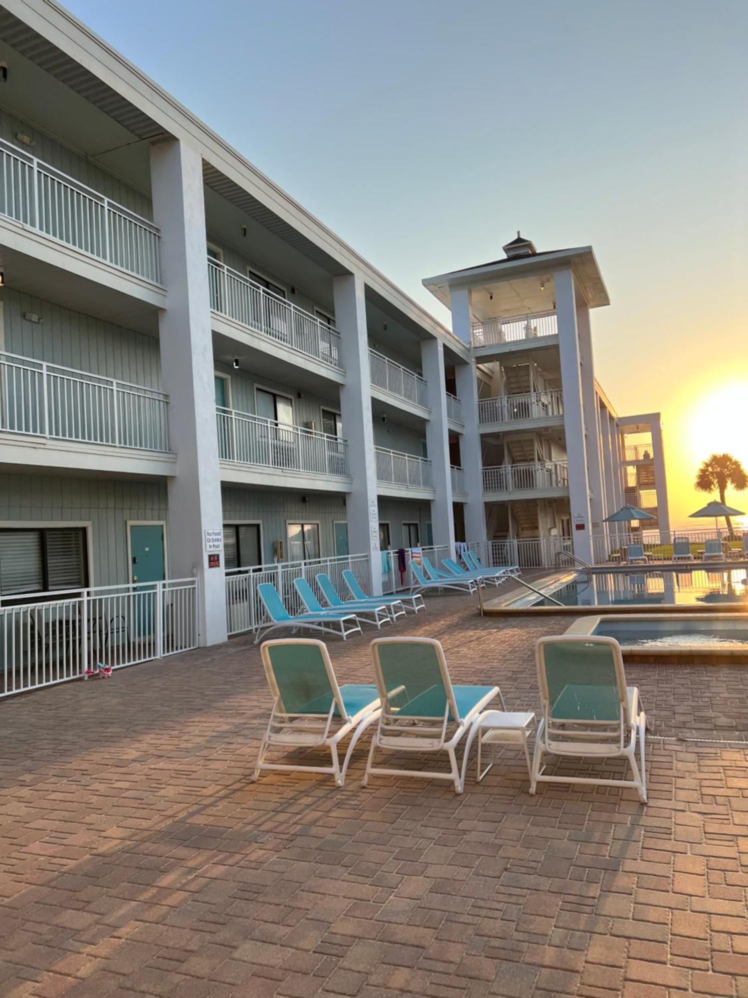 Coastal Waters 102 Aparthotel