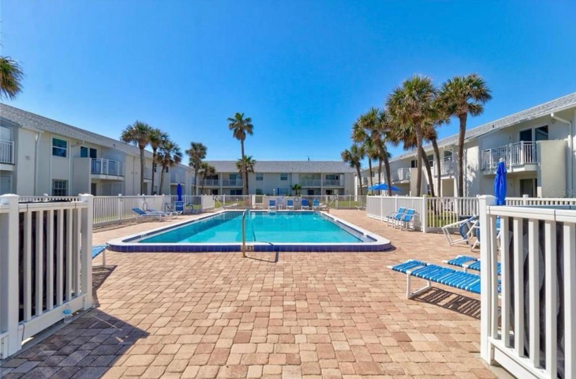 Apartment Beachside Serenity Private Balcony With Ocean View, Heated Pool, Bbq, King Bed