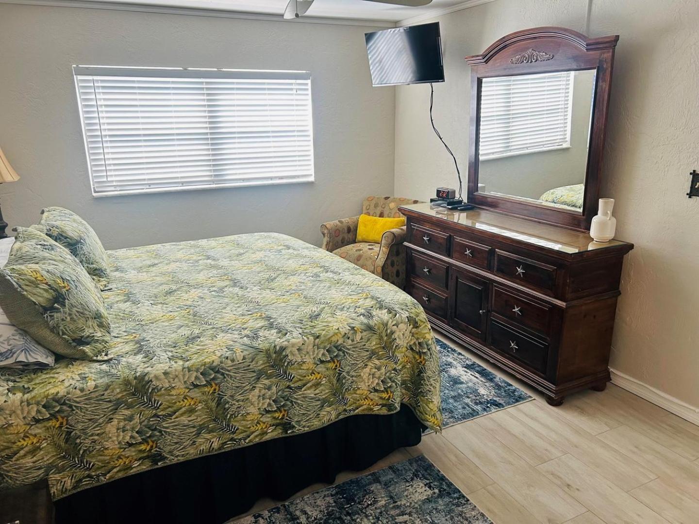 Apartment 407 - Nicely Updated Ocean View