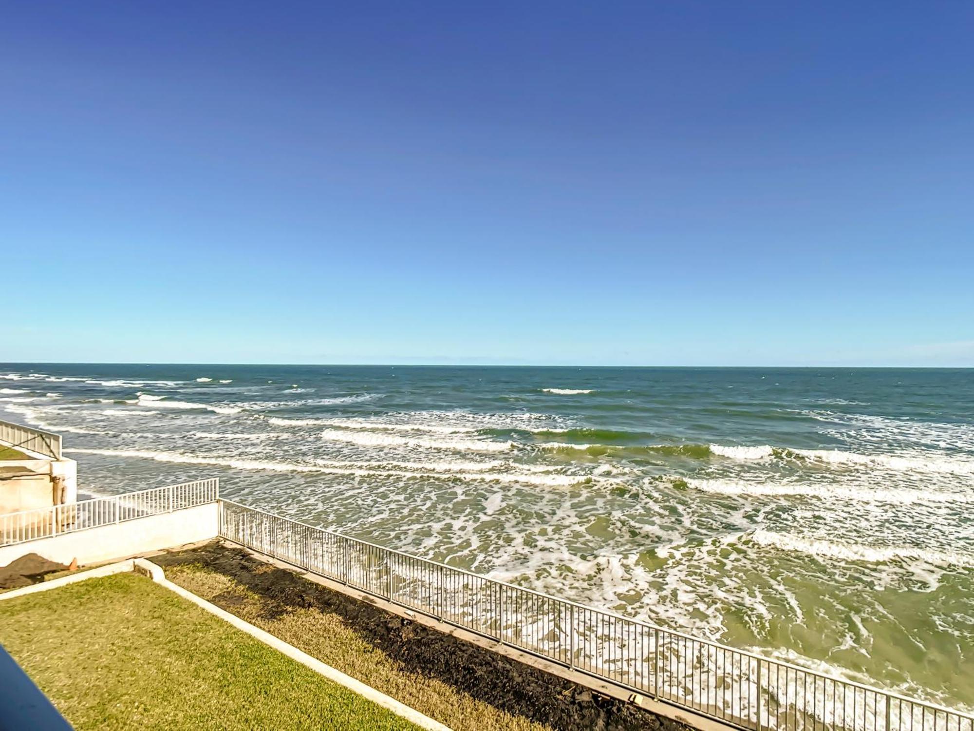 Lovely Direct Beachfront - Ha10