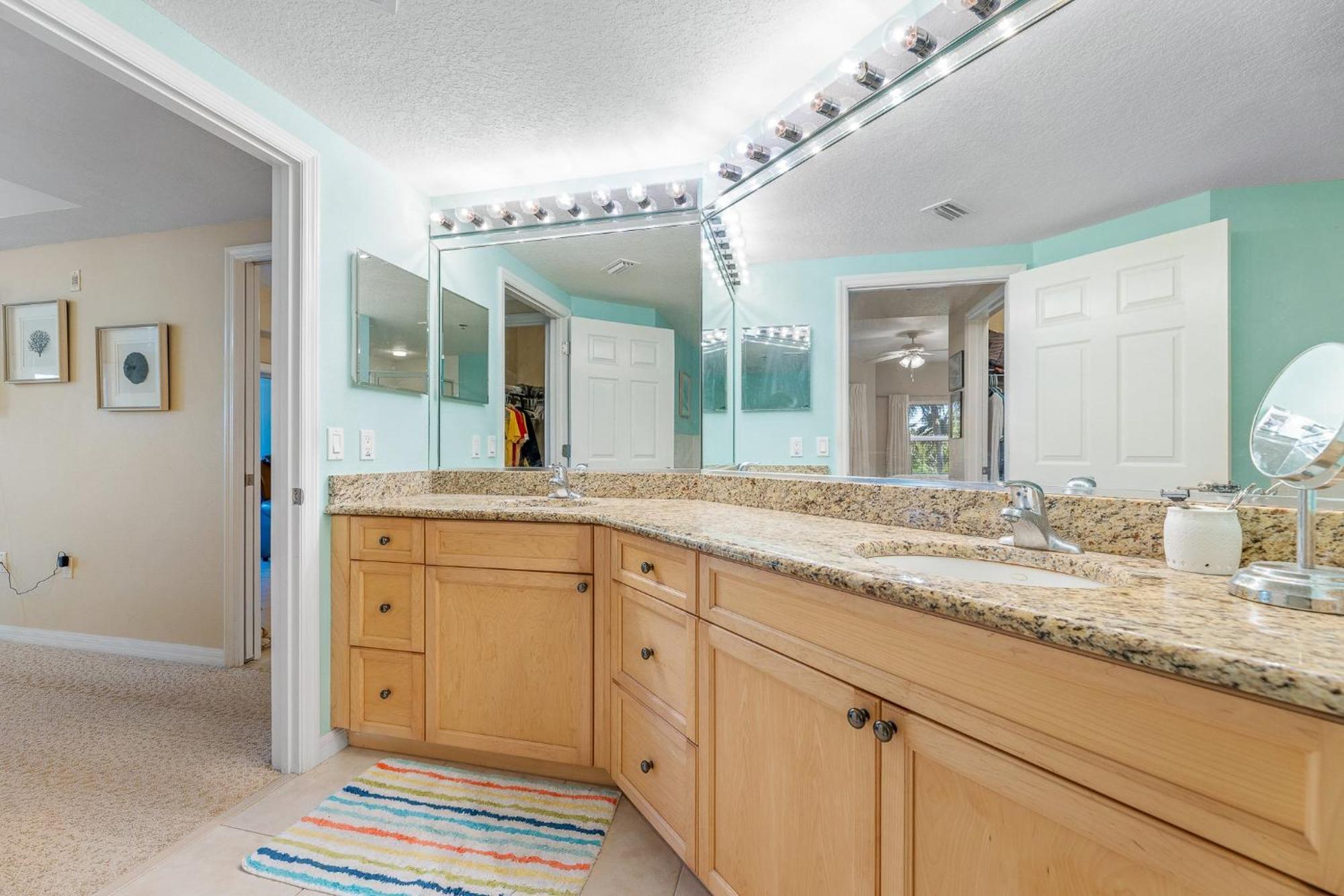 Sunset Views! Steps To Amenities With Essentials - Music Lovers Paradise Ow7-202 Apartment *