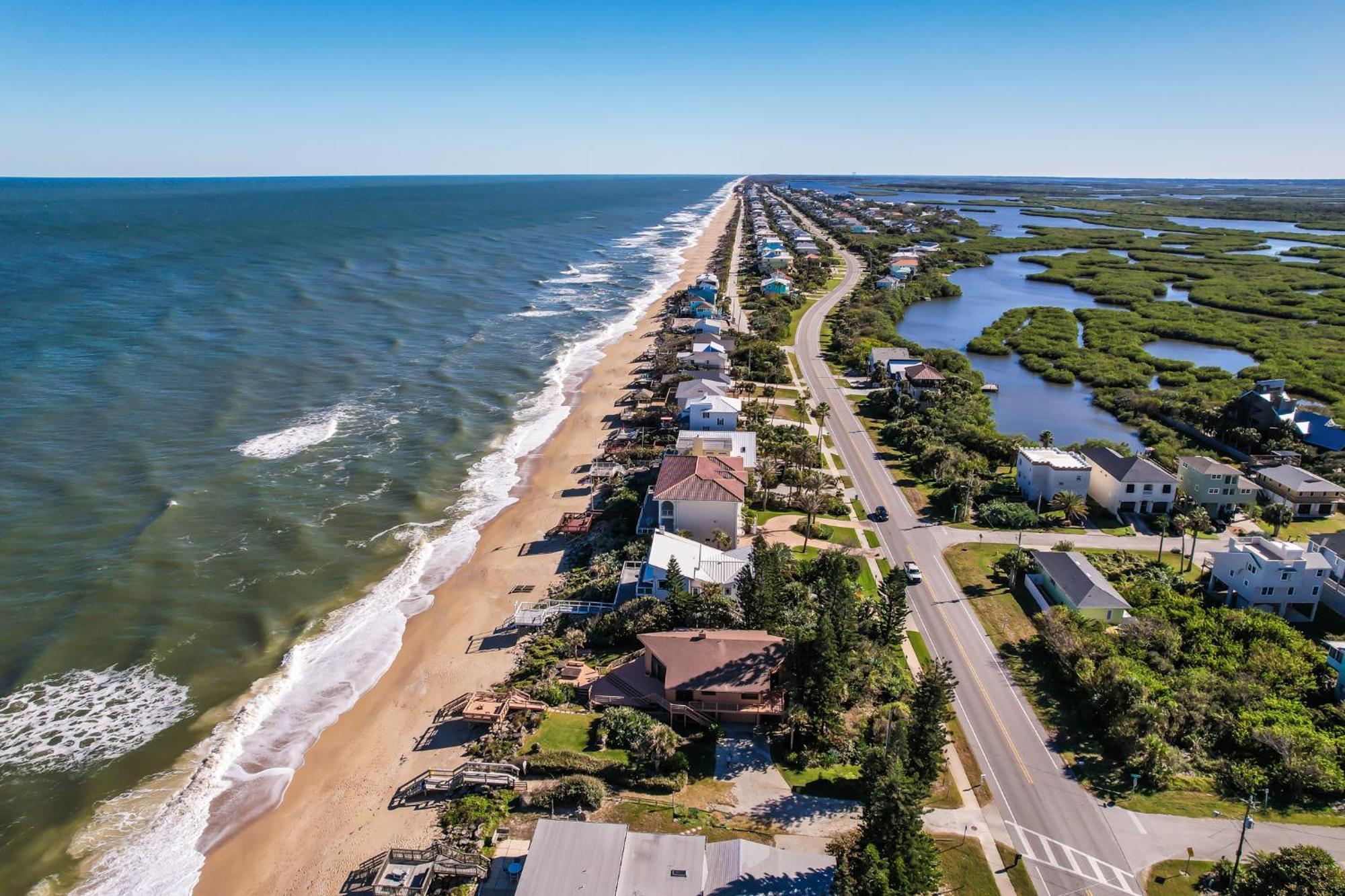 Timeless Tides - Oceanfront Retreat! Amazing Deck & Hot Tub On Car Free 5807s