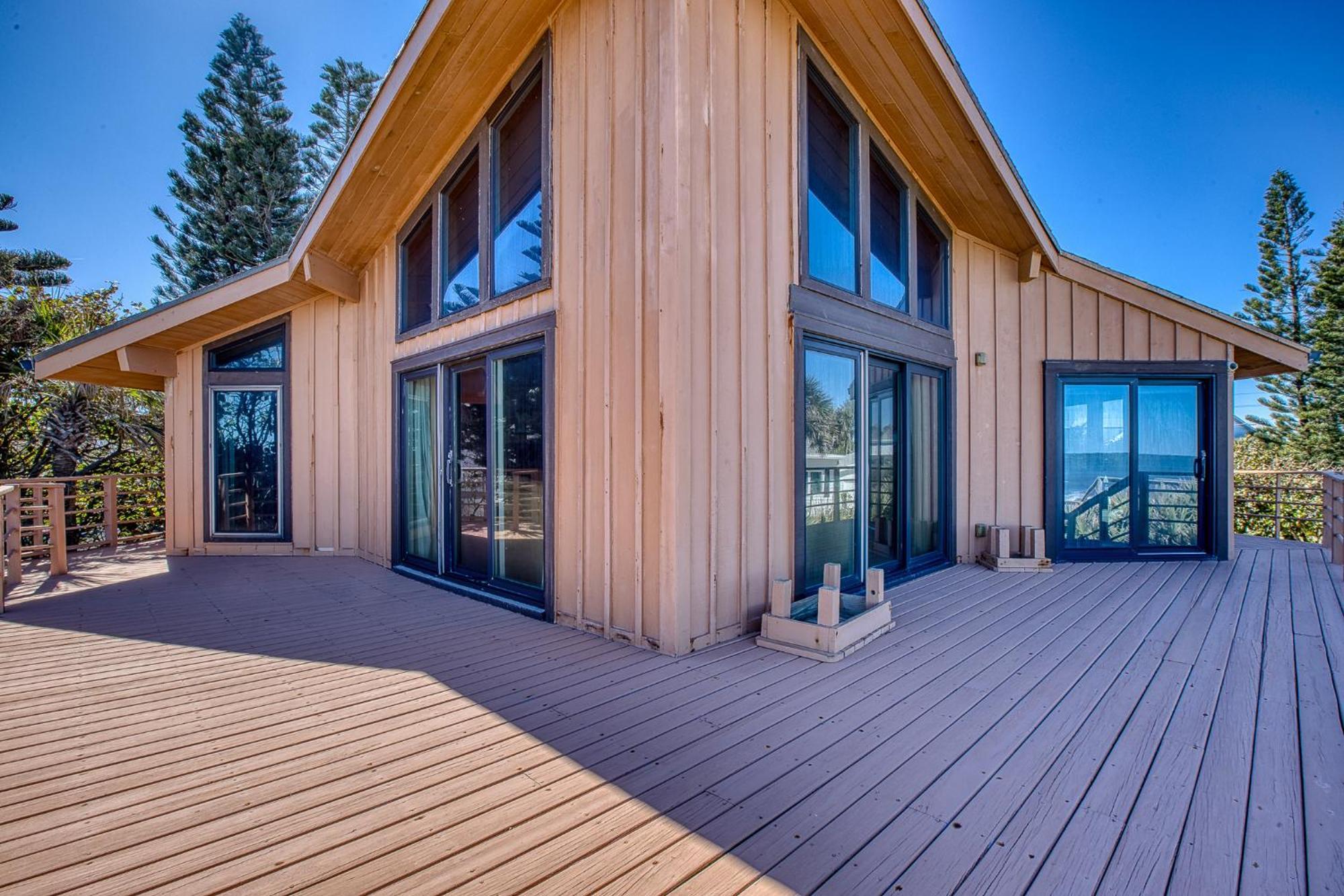 Timeless Tides - Oceanfront Retreat! Amazing Deck & Hot Tub On Car Free 5807s Holiday home New Smyrna Beach