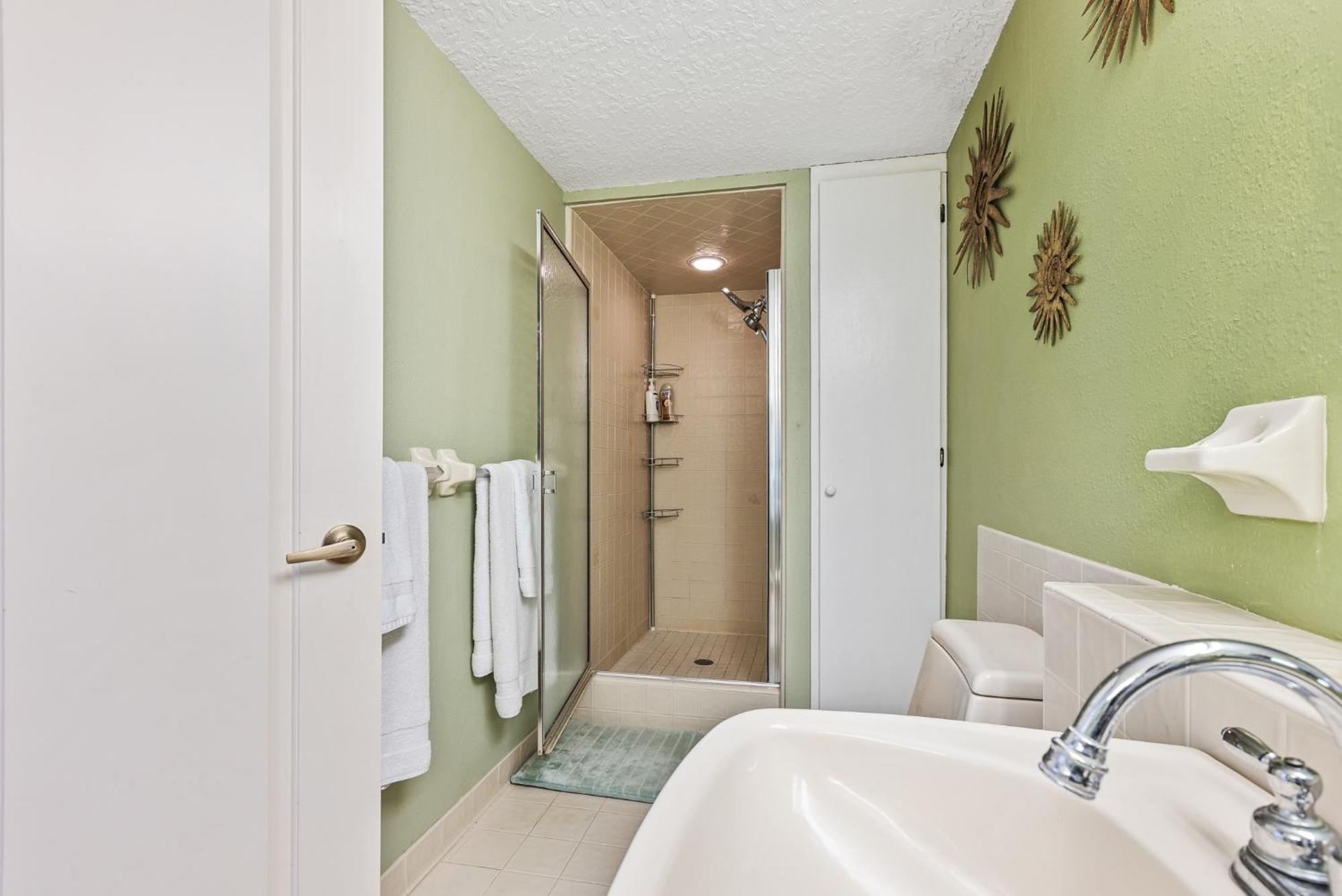 Holiday home Timeless Tides - Oceanfront Retreat! Amazing Deck & Hot Tub On Car Free 5807s *