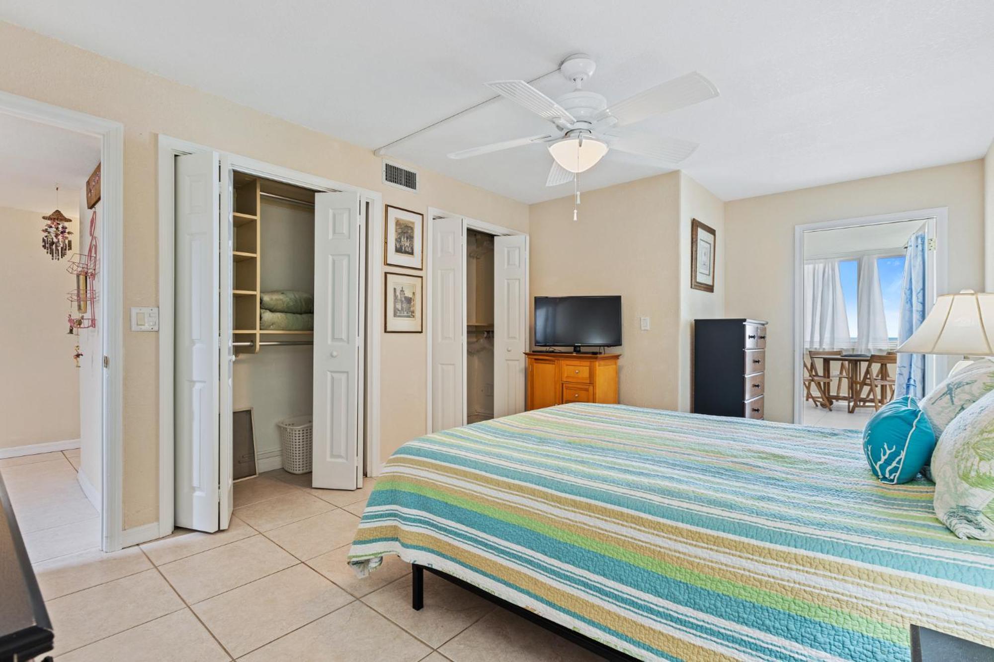 Apartment Oceanfront Corner Unit! Pool Views On Car Free Beach! Smyrna Club B219 New Smyrna Beach