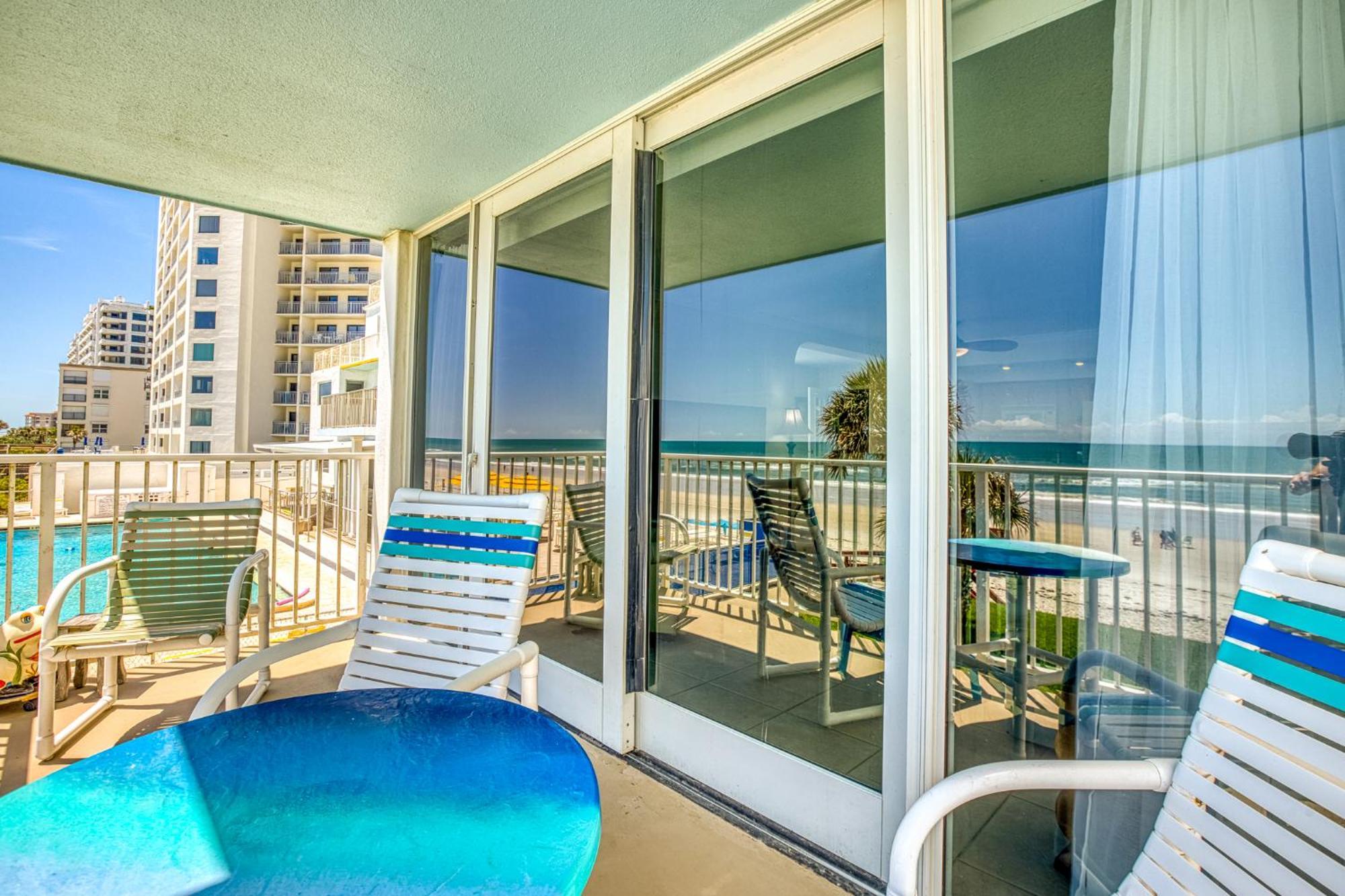 Apartment Oceanfront Corner Unit! Pool Views On Car Free Beach! Smyrna Club B219 New Smyrna Beach