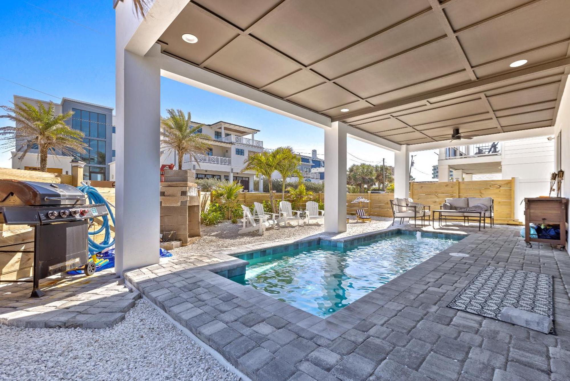 Sunrise Hideaway - Ocean View Luxury Pool - 350 Feet To The Apartment