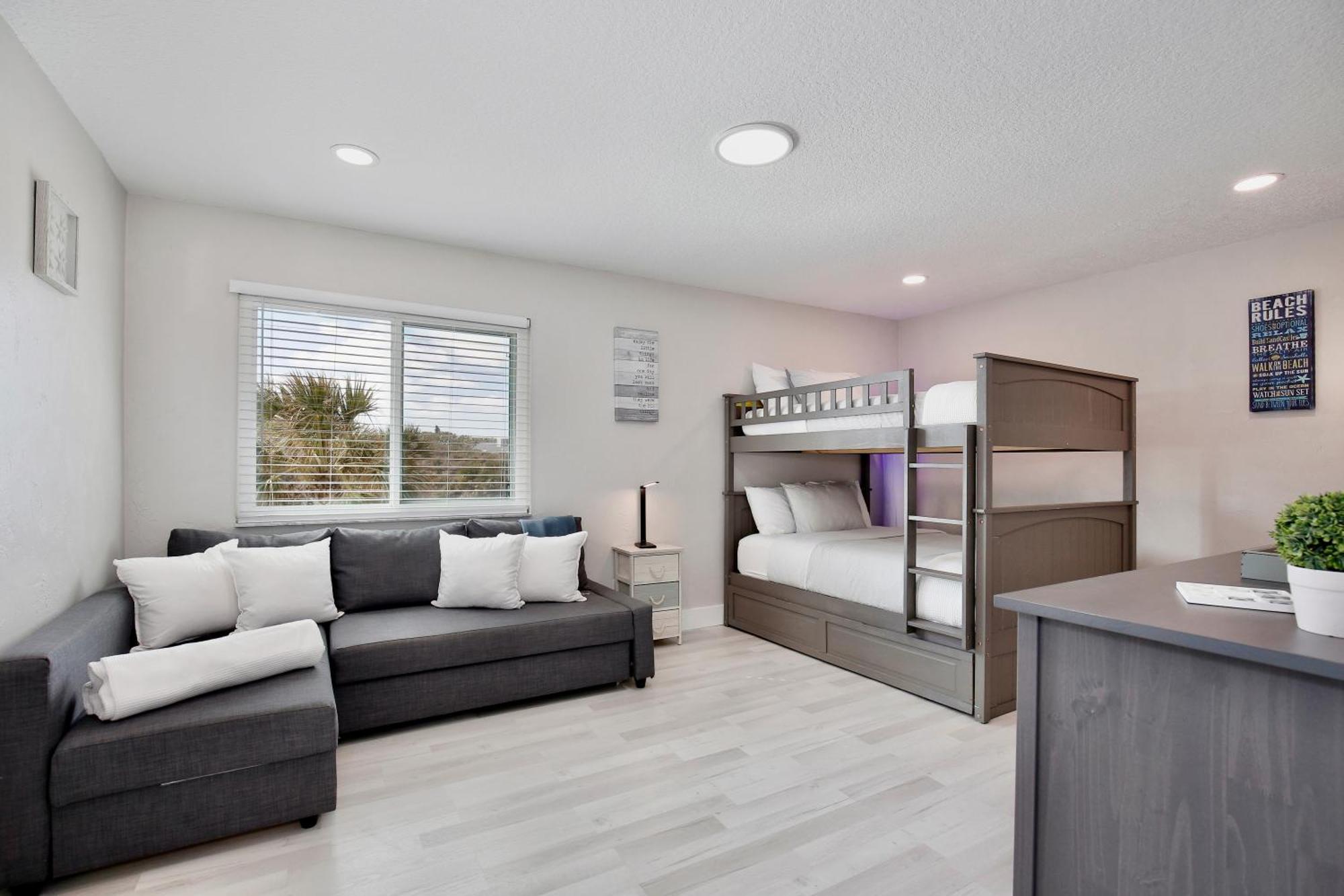 Zen Retreat - Ocean View Townhouse -no Drive Holiday home *