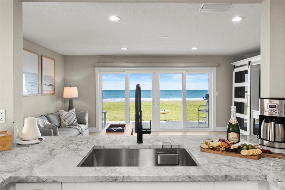 Apartment Renovated Townhouse W Stunning Views Of The Ocean