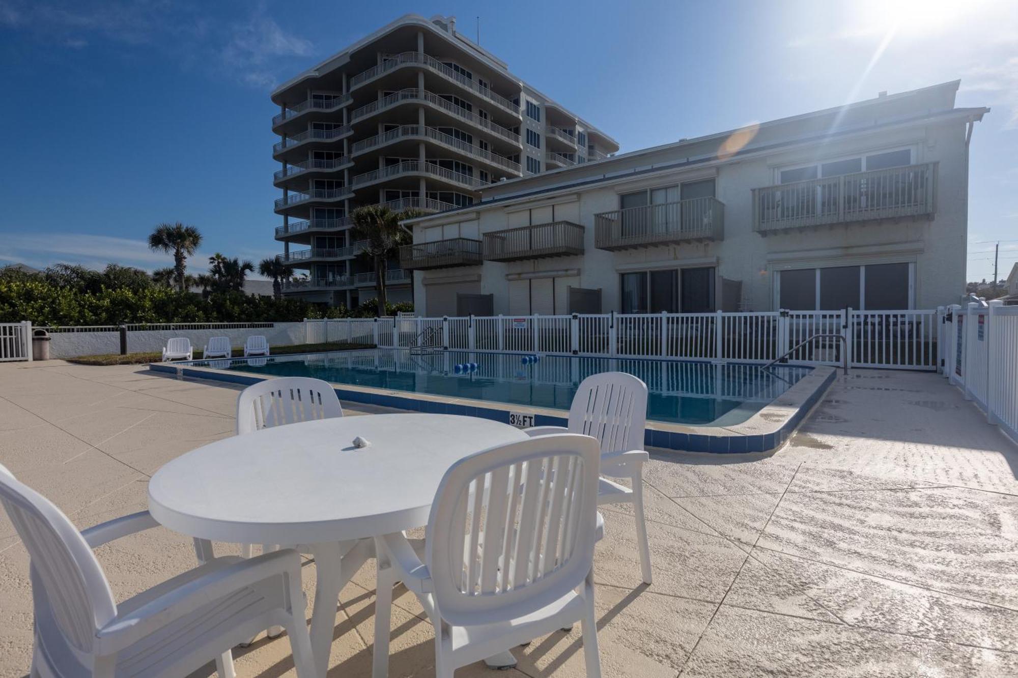 Renovated Townhouse W Stunning Views Of The Ocean *