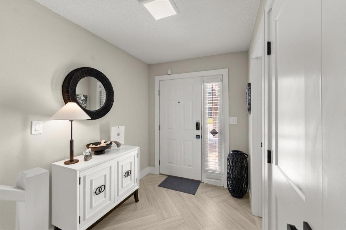 Renovated Townhouse W Stunning Views Of The Ocean Apartment *