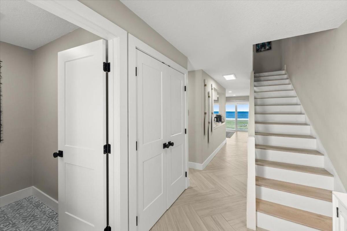 Renovated Townhouse W Stunning Views Of The Ocean Apartment