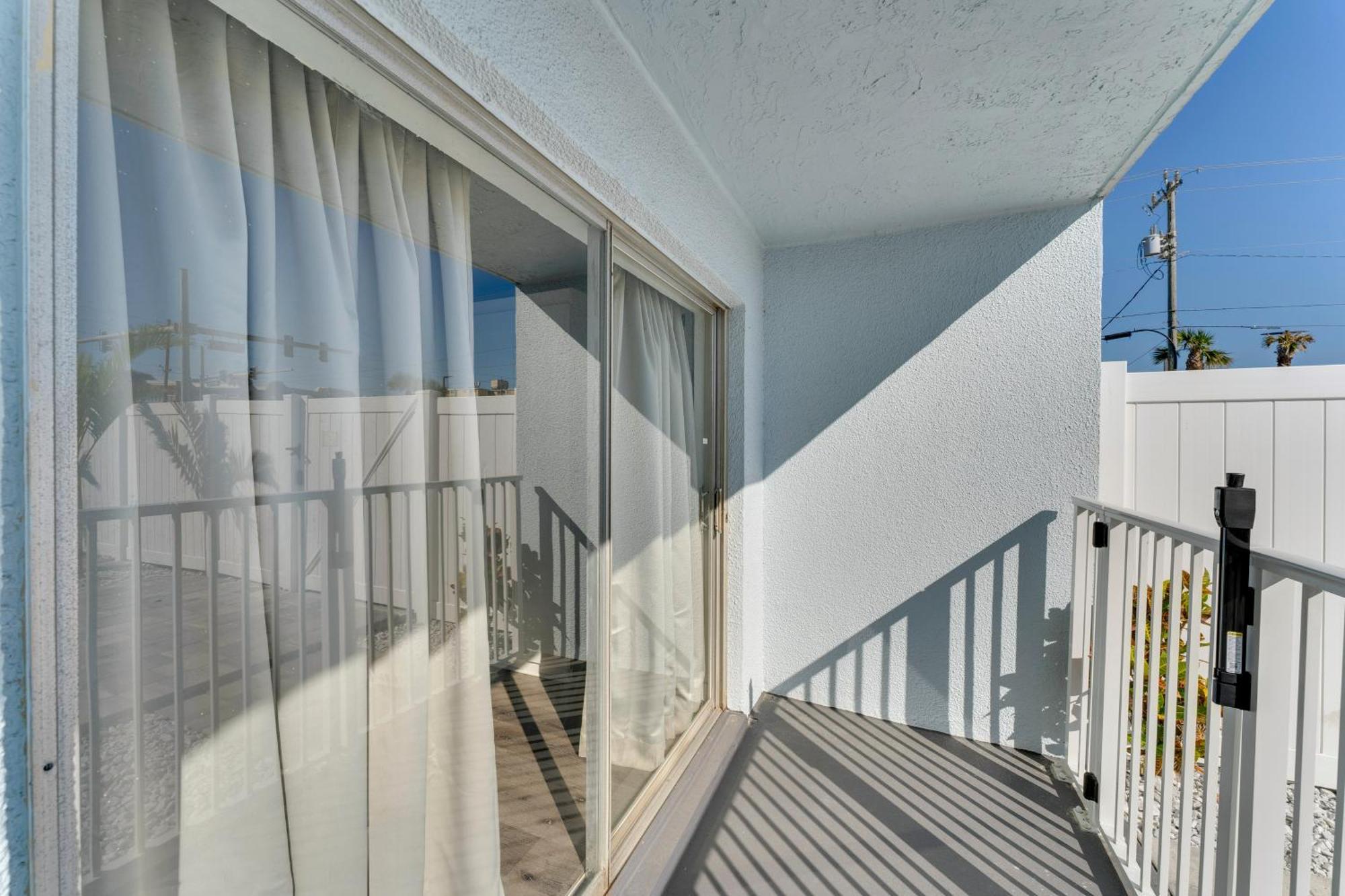 New Smyrna Retreat, Walk To Beach! Apartment New Smyrna Beach