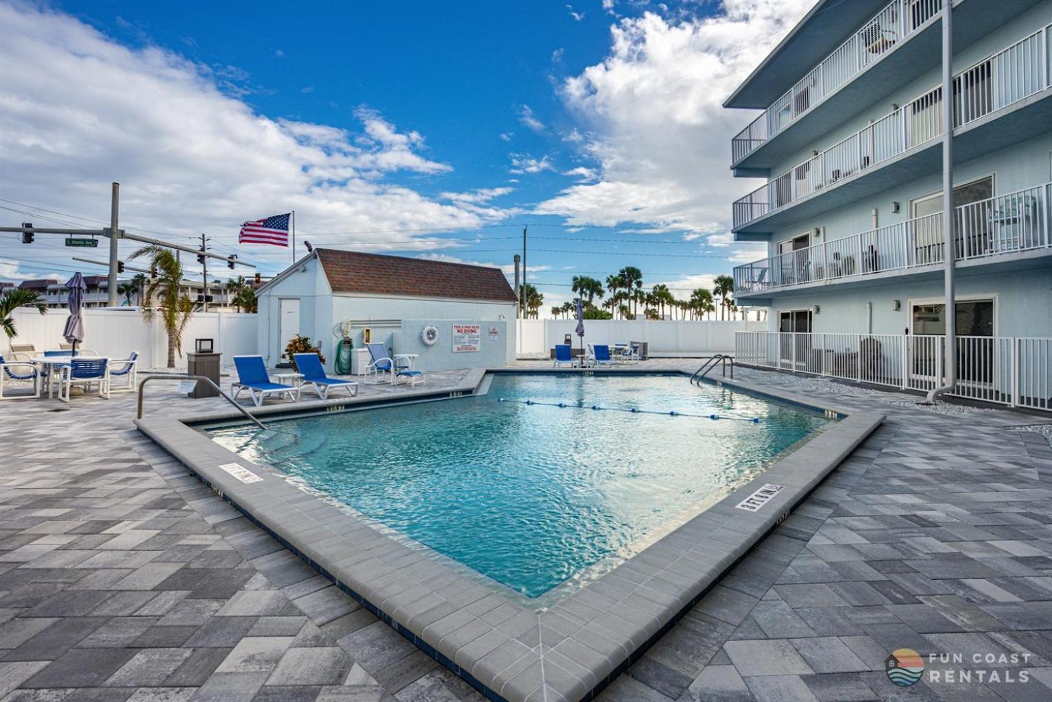 Stunning Ocean Views Steps From The With Pool! Fabulous 4th Floor Studio! New Smyrna Beach