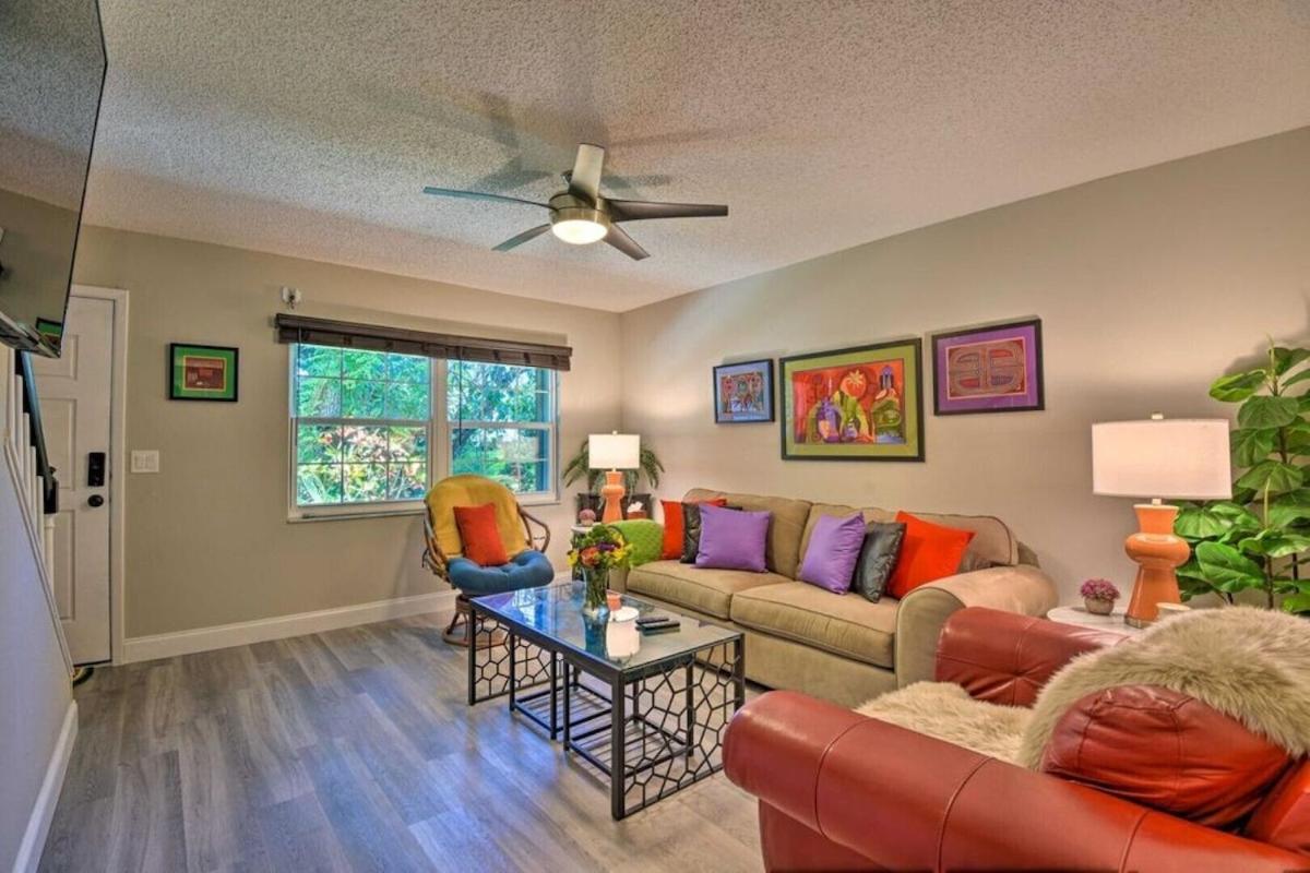 Dog Friendly By Flagler Avenue! Fenced Yard And Garage! Walk To The Beach! Holiday home New Smyrna Beach