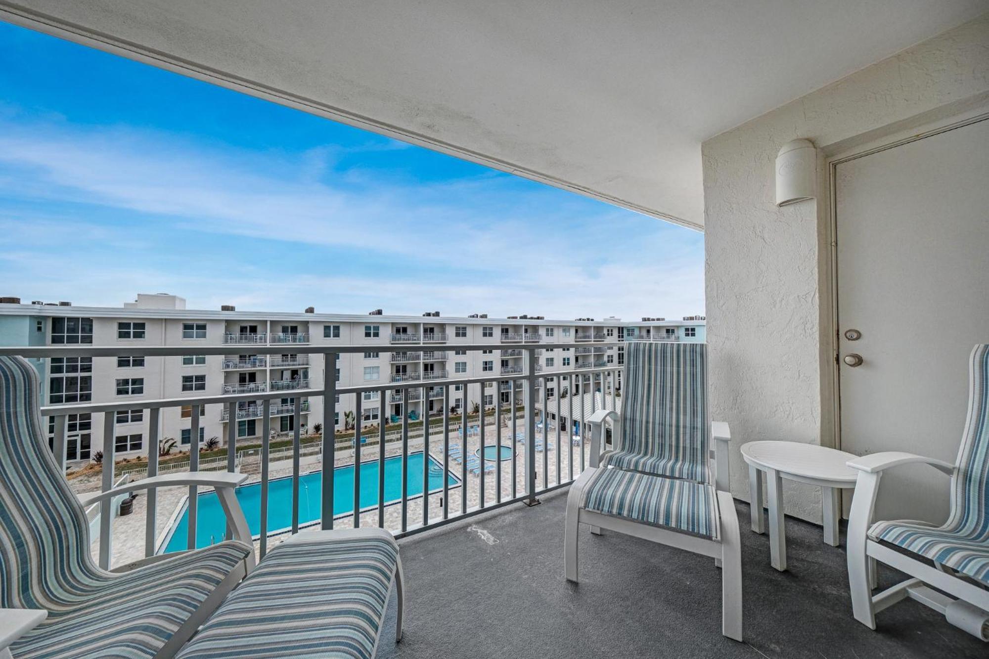 Floor Ocean And Pool Views Located On No-drive With 2 Complex Pools Holiday home