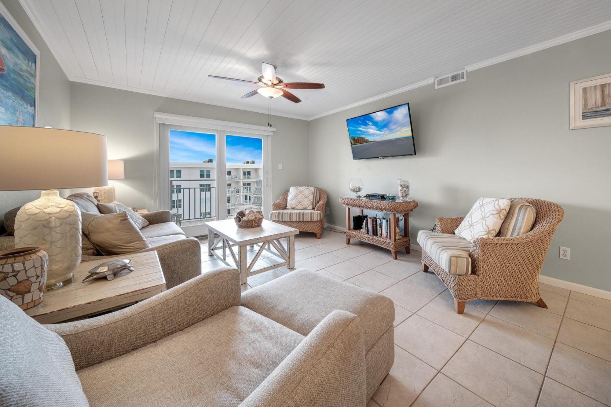 Floor Ocean And Pool Views Located On No-drive With 2 Complex Pools Holiday home *