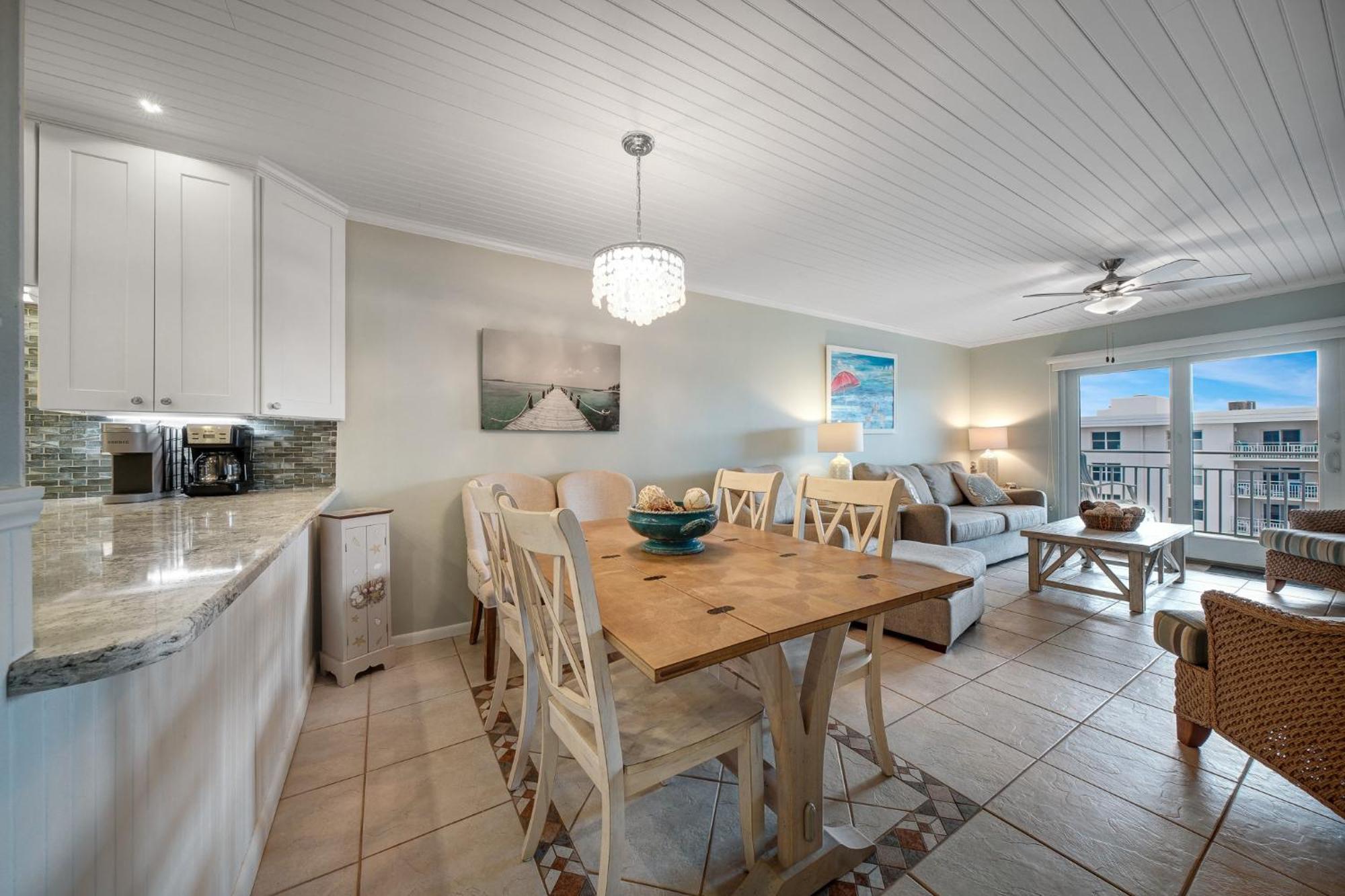 Holiday home Floor Ocean And Pool Views Located On No-drive With 2 Complex Pools