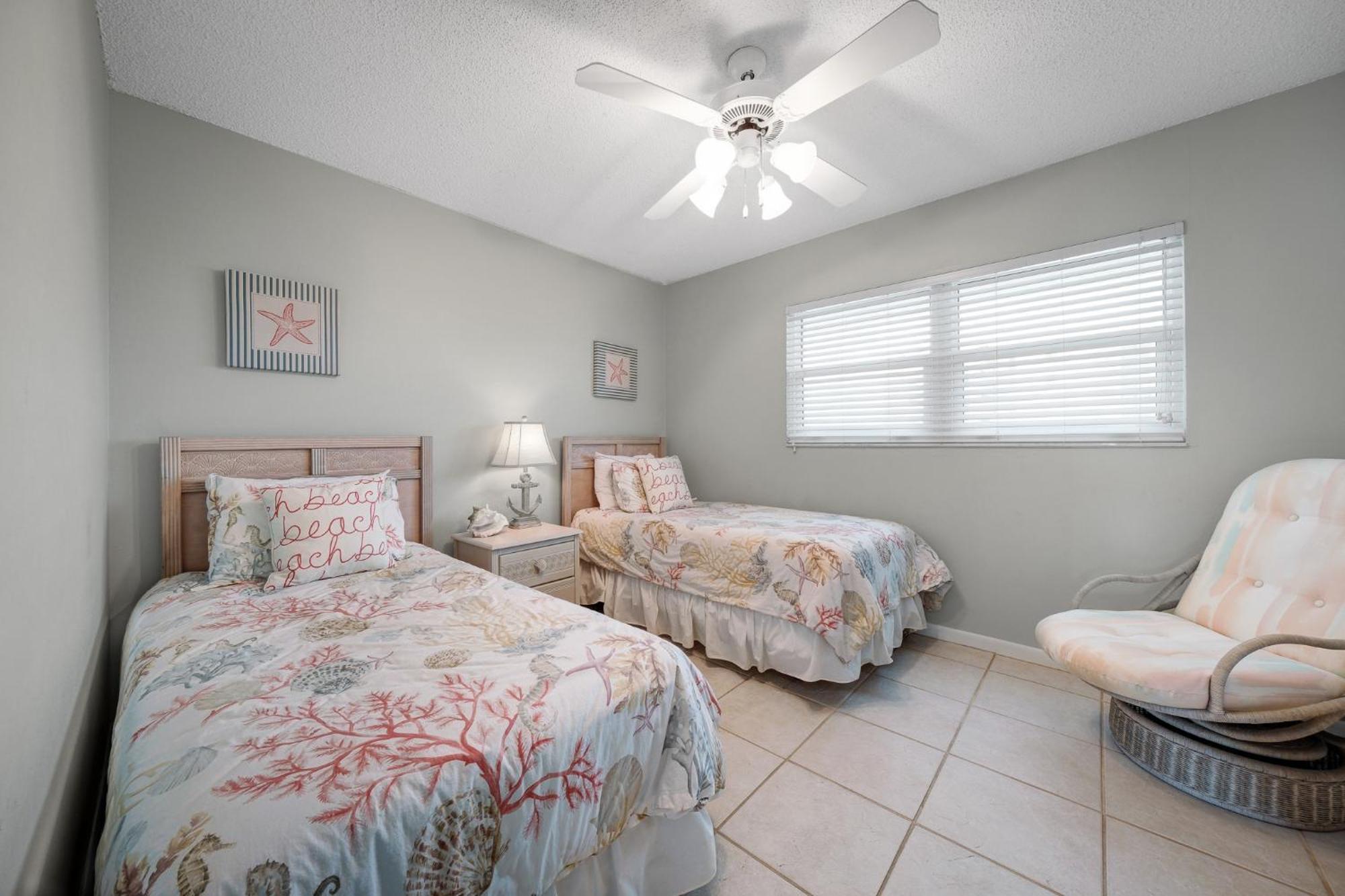 Floor Ocean And Pool Views Located On No-drive With 2 Complex Pools Holiday home New Smyrna Beach