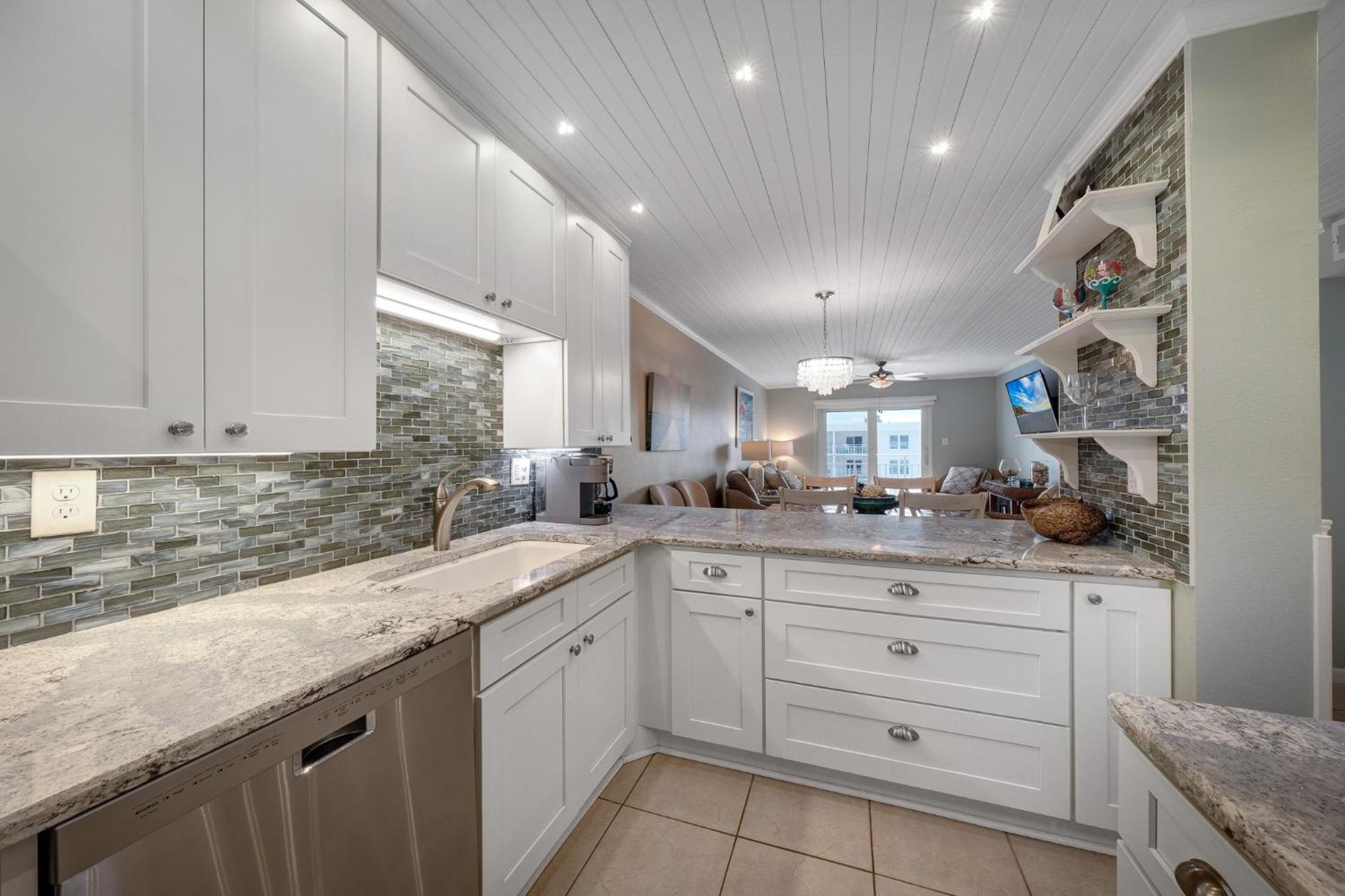 Floor Ocean And Pool Views Located On No-drive With 2 Complex Pools Holiday home New Smyrna Beach